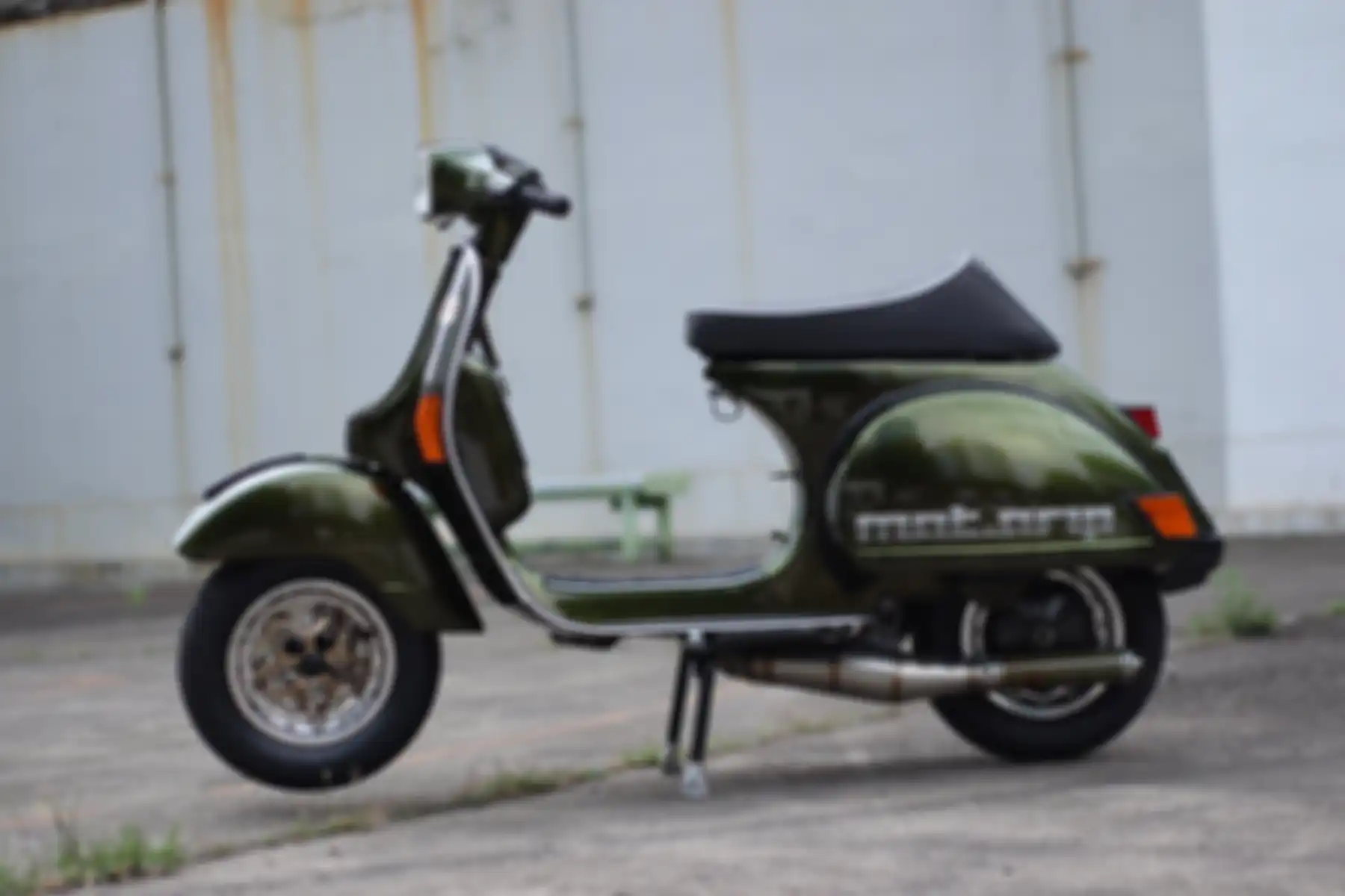 Vespa Exclusive 2 menolak tua, kena modifikasi ala retro racing!