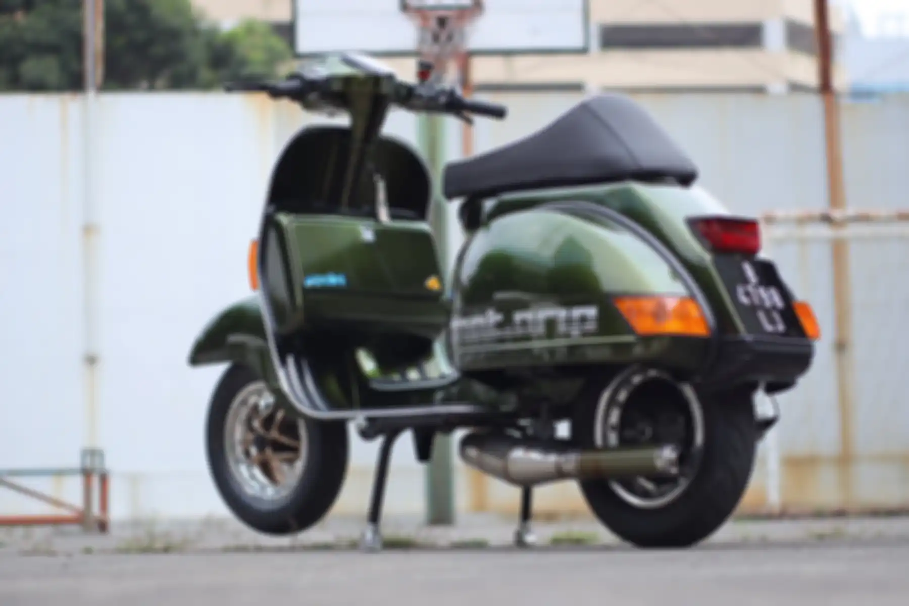 Vespa Exclusive 2 milik Achu dirombak biar enak diajak jalan-jalan.