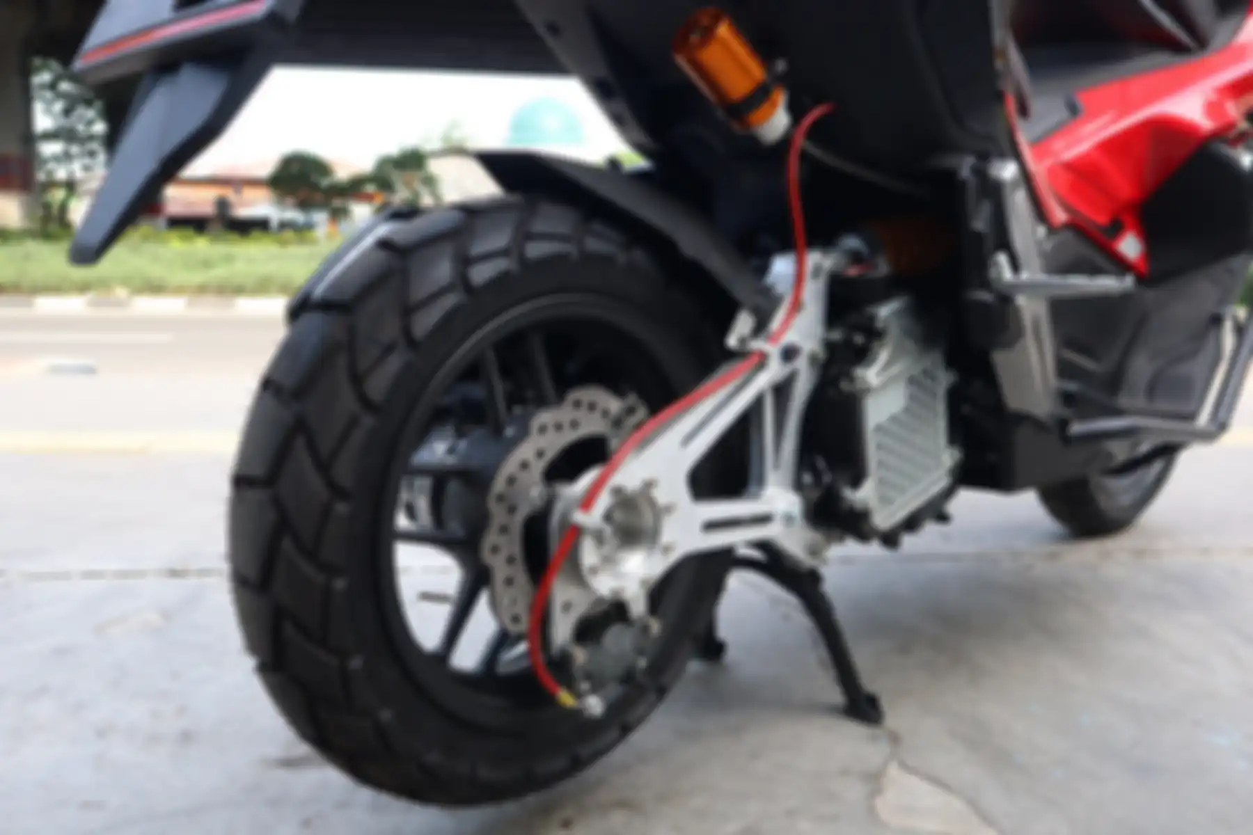 Swing arm custom handmade dari alumunium.