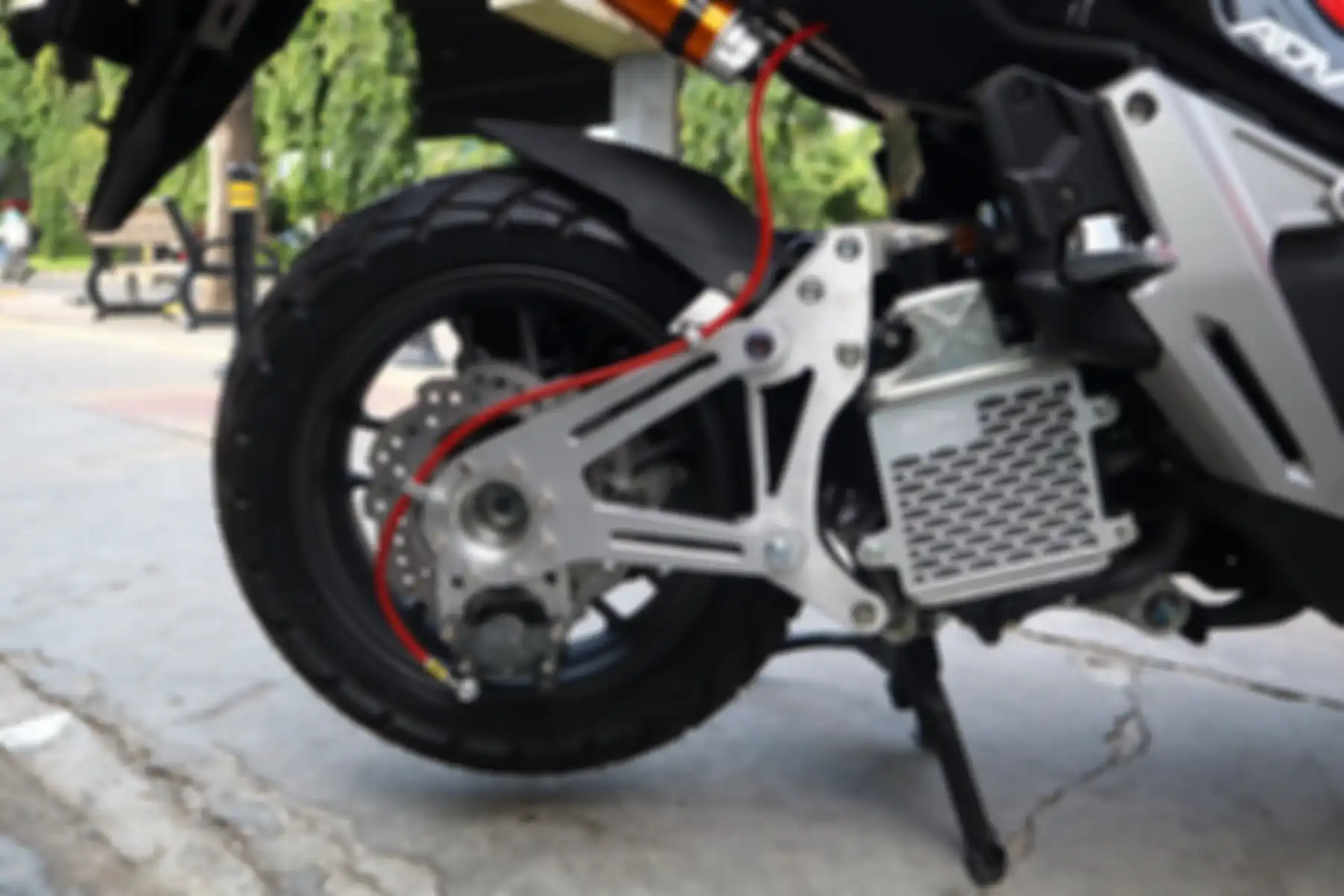 Swing arm custom handmade dari alumunium.