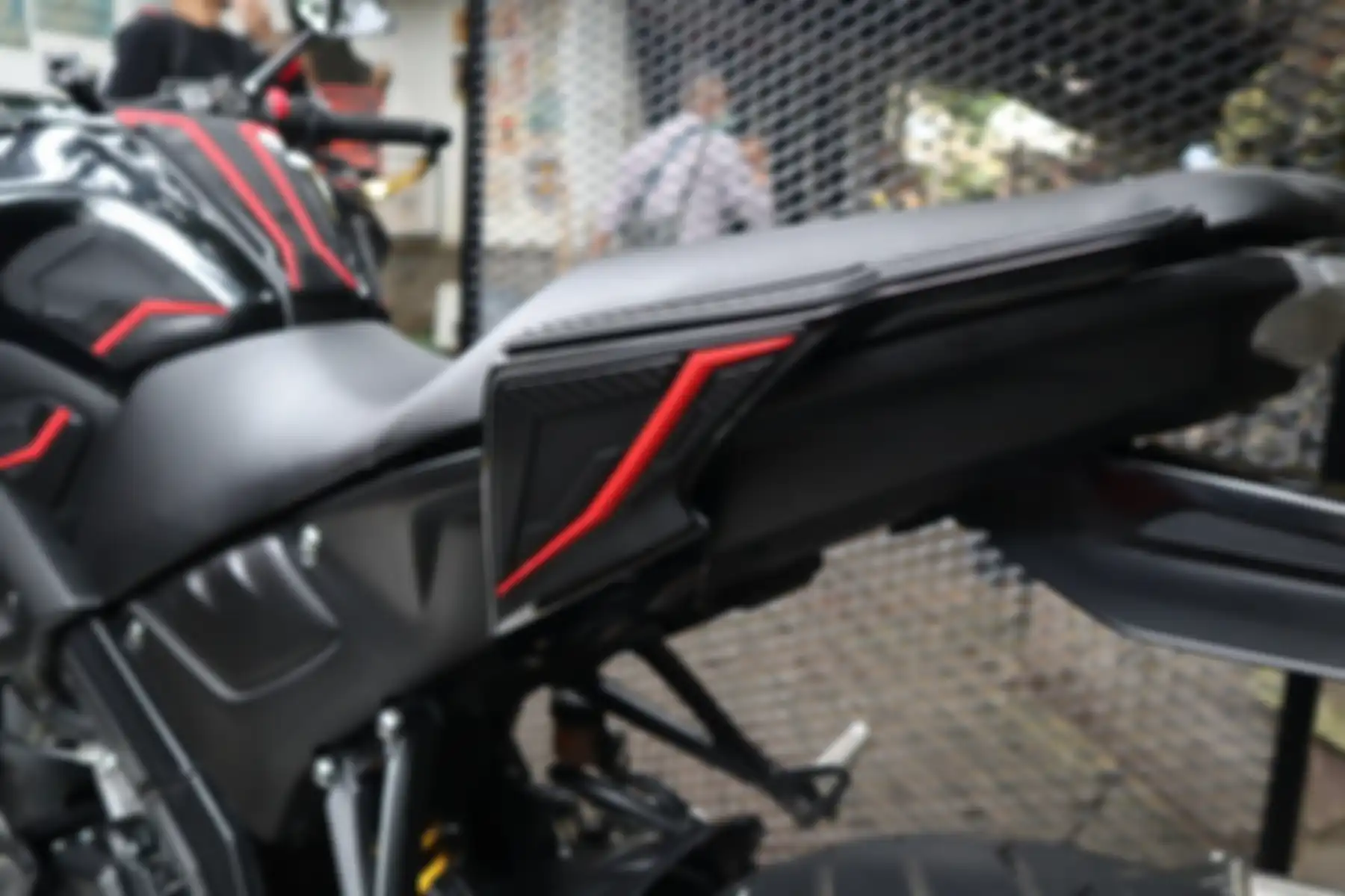 Body protector Hayaidesu di bodi belakang Yamaha MT-15.