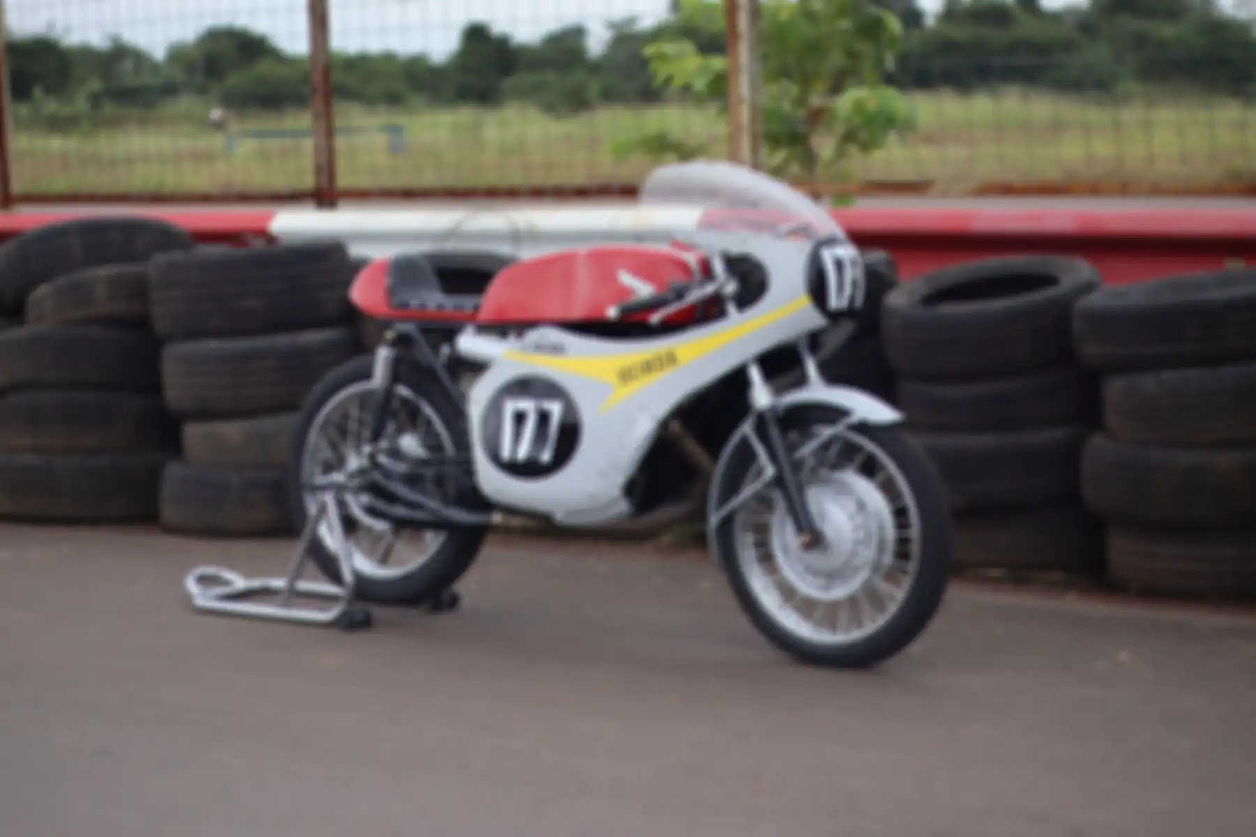 Motor custom Honda Verza konsep ala Honda RC149, retro racer!