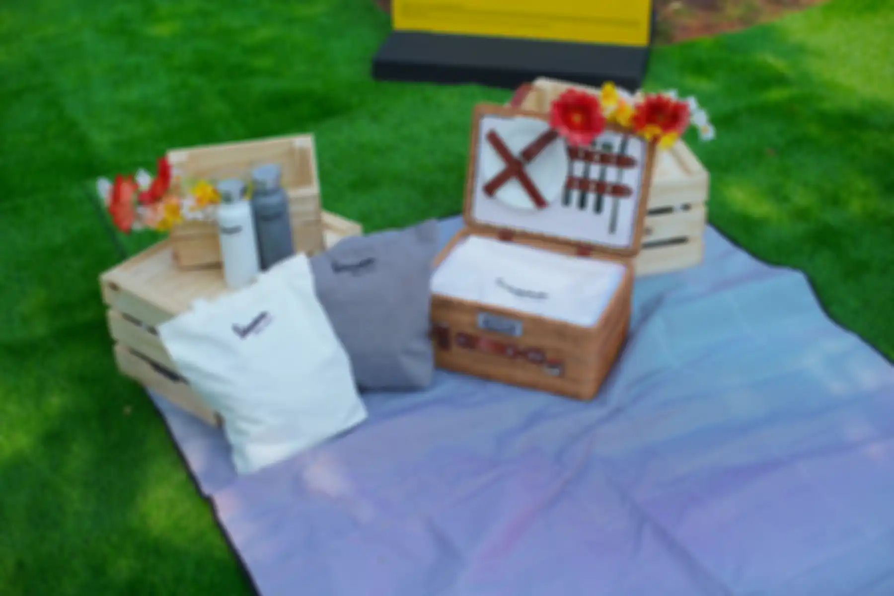 Aksesoris dan merchandise original Vespa Picnic Limited Edition.