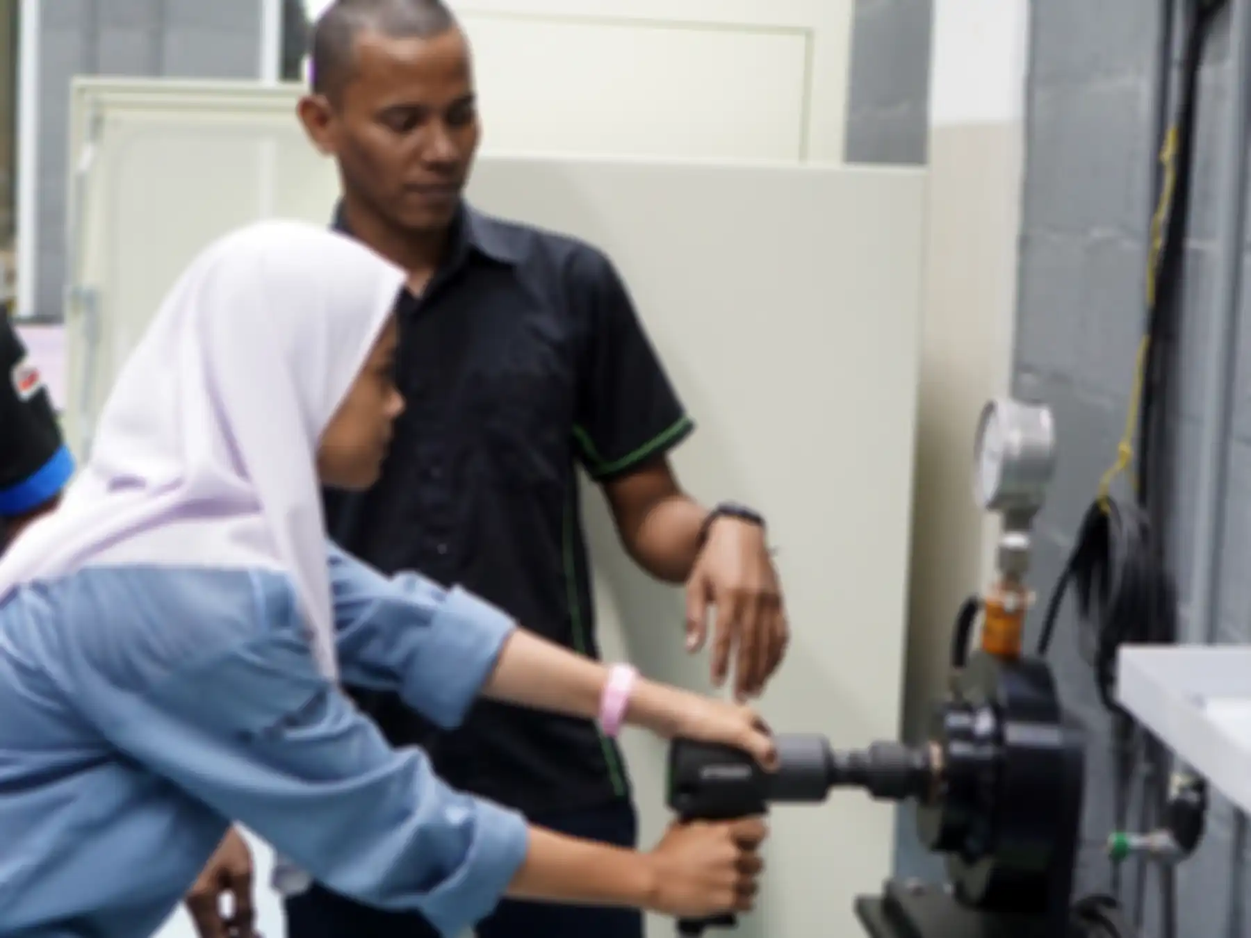 Perwakilan SMK 1 Cikarang Barat jurusan Teknik dan Bisnis Sepeda Motor, pada Rabu (23/01) Menguji Tekiro Tools 