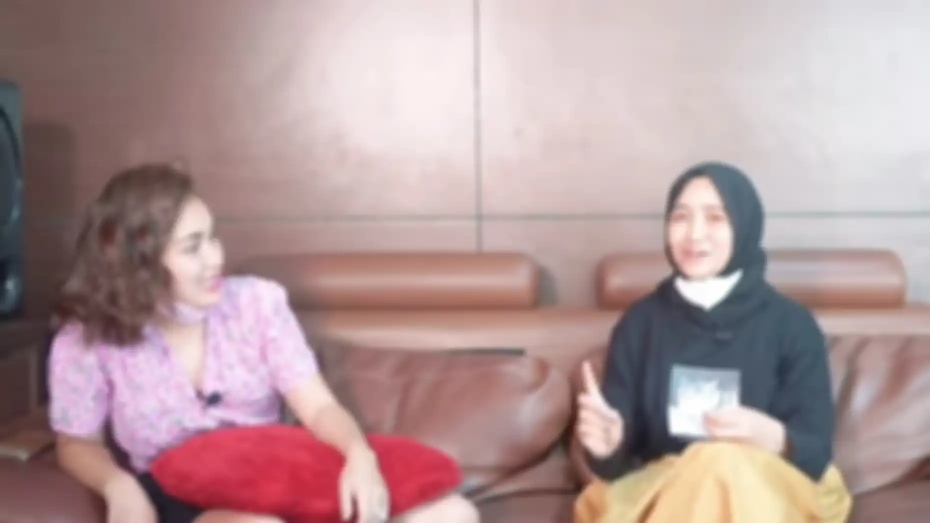 Diejek Nagita Slavina norak, kelakuan Ayu Ting Ting kembali banjir hujatan usai paksa komika Arafah Rianti makan jengkol di depan kamera