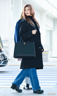 Danielle mengenakan Burberry