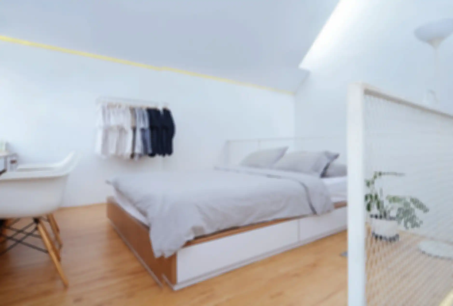 Trik Gaya Hidup Minimalis dengan Tak Banyak Barang di Rumah, Maksimalkan dengan Custom Furnitur!
