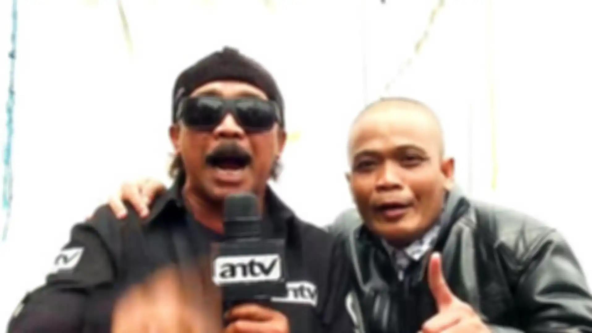 Opie Kumis sudah mengangap Sapri Pantun saudara sendiri. Opie menyesal tak bisa ubah kebiasaan Sapri ini.