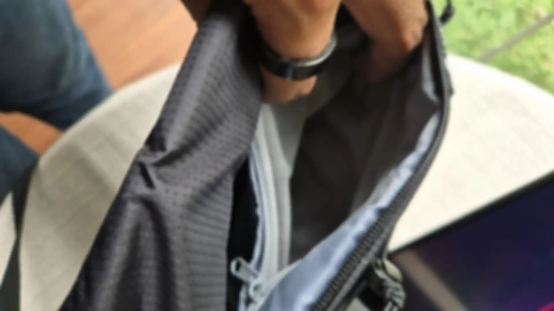 terdapat lapisan lembut di ROG Archer Carry Bag BC1004