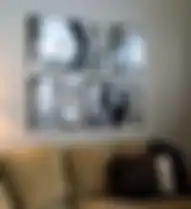6 cara menata foto pigura di diniding runag tamu rumah mungil. Hasilnya tampak lebih aesthetic.