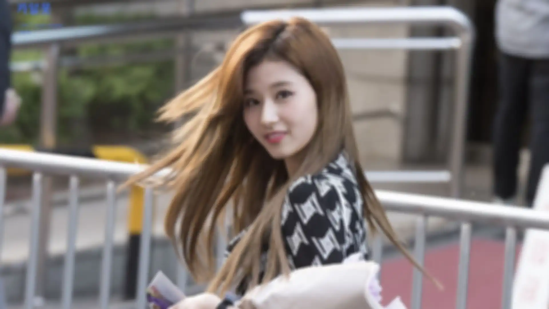 Sana TWICE