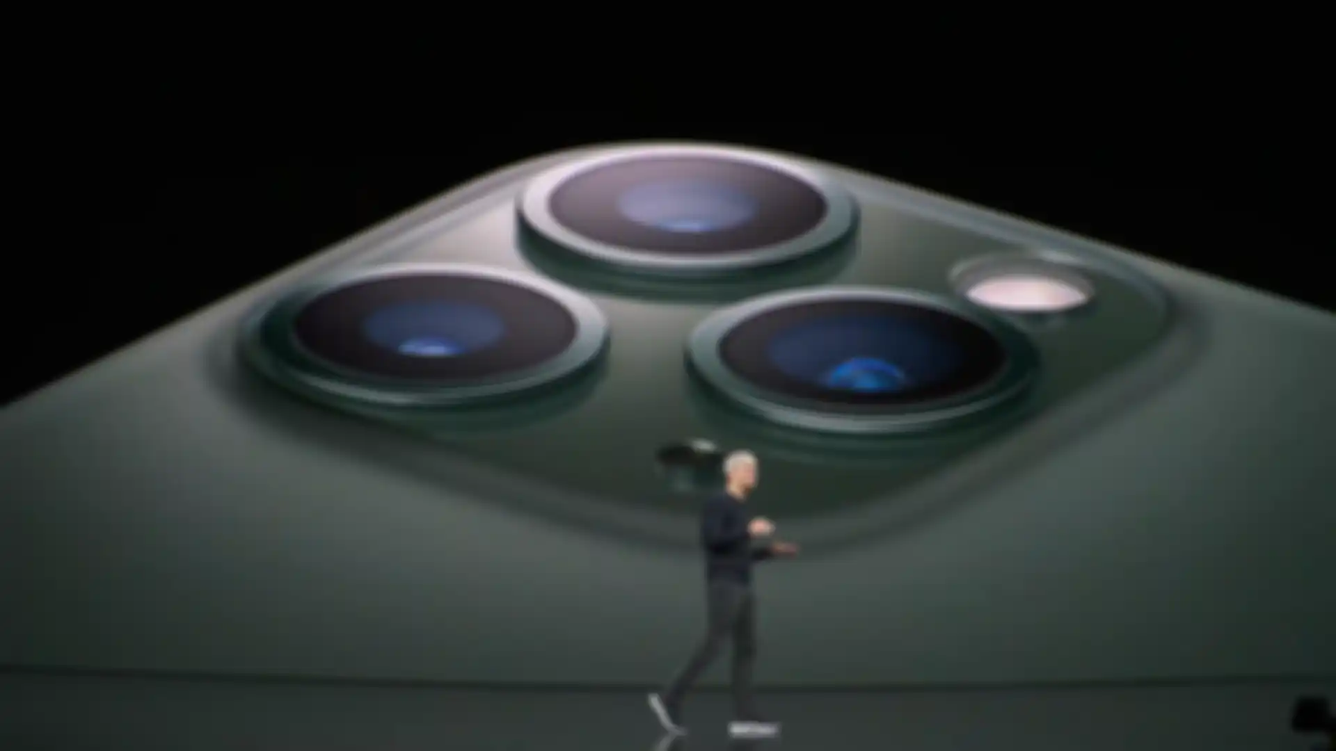 iPhone 11 Pro dan iPhone 11 Pro Max memiliki 3 buah kamera