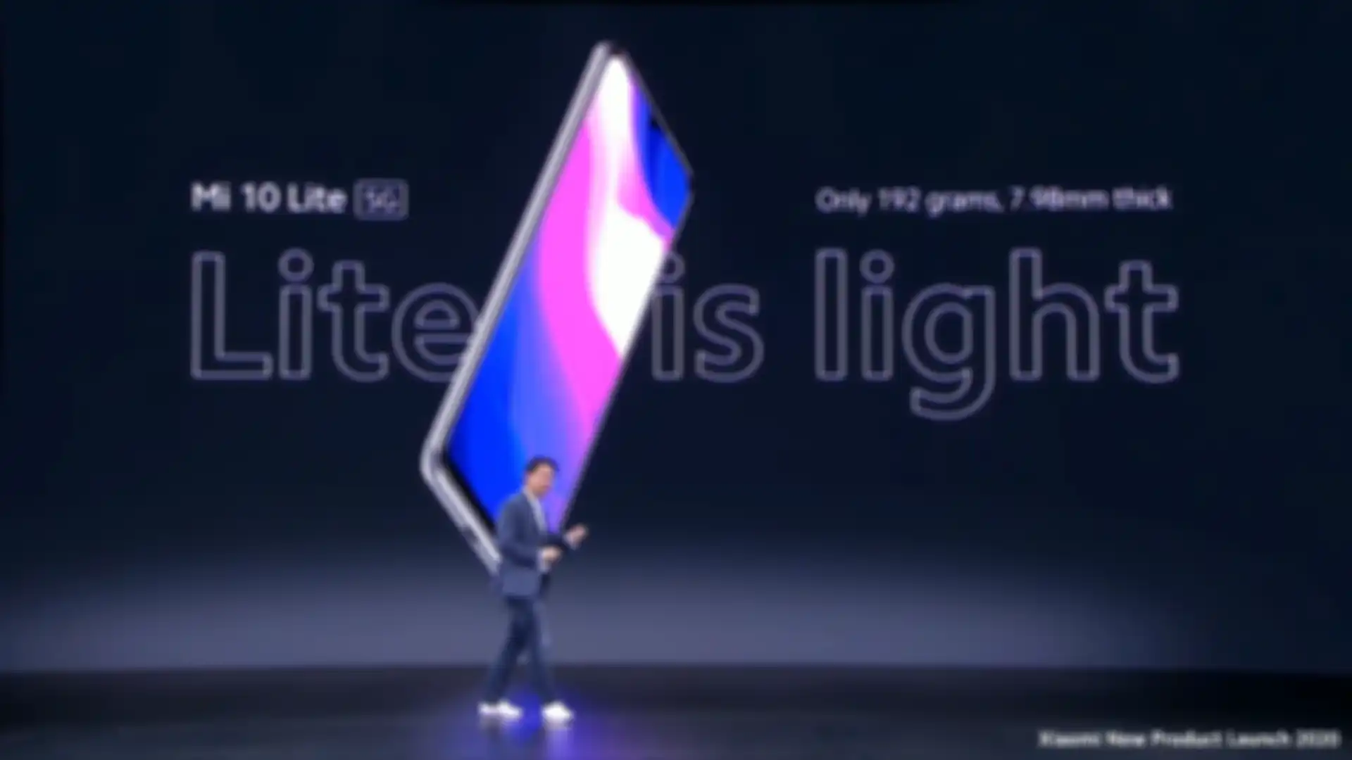Shou Zi Chew, President of International Xiaomi, saat memperkenalkan Xiaomi Mi 10 Lite.