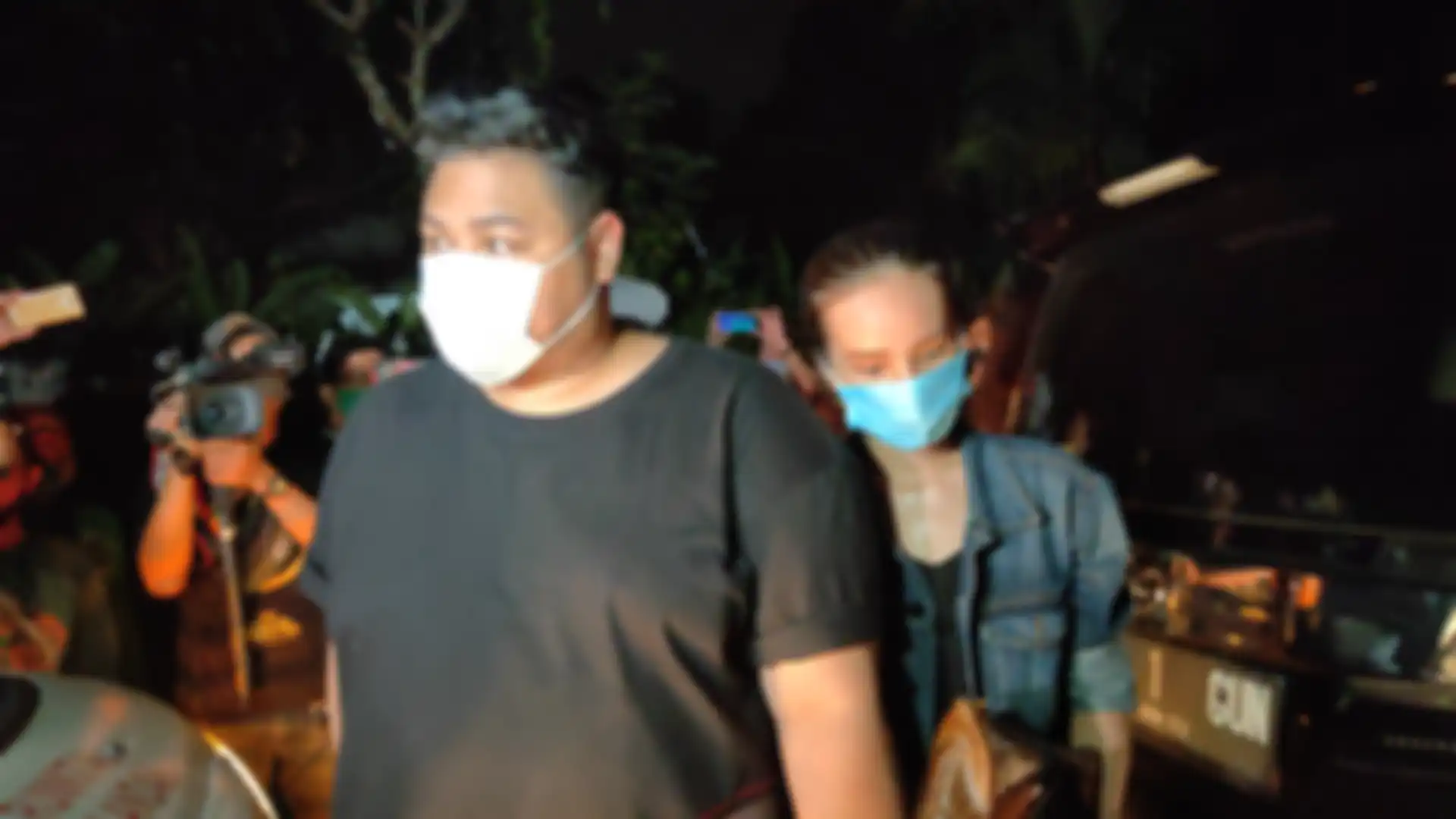 Ivan Gunawan dengan Tegar Iringi Jenazah Sang Ayah ke Rumah Duka di kawasan Jagakarsa, Jakarta Selatan, Minggu (12/7/2020).
