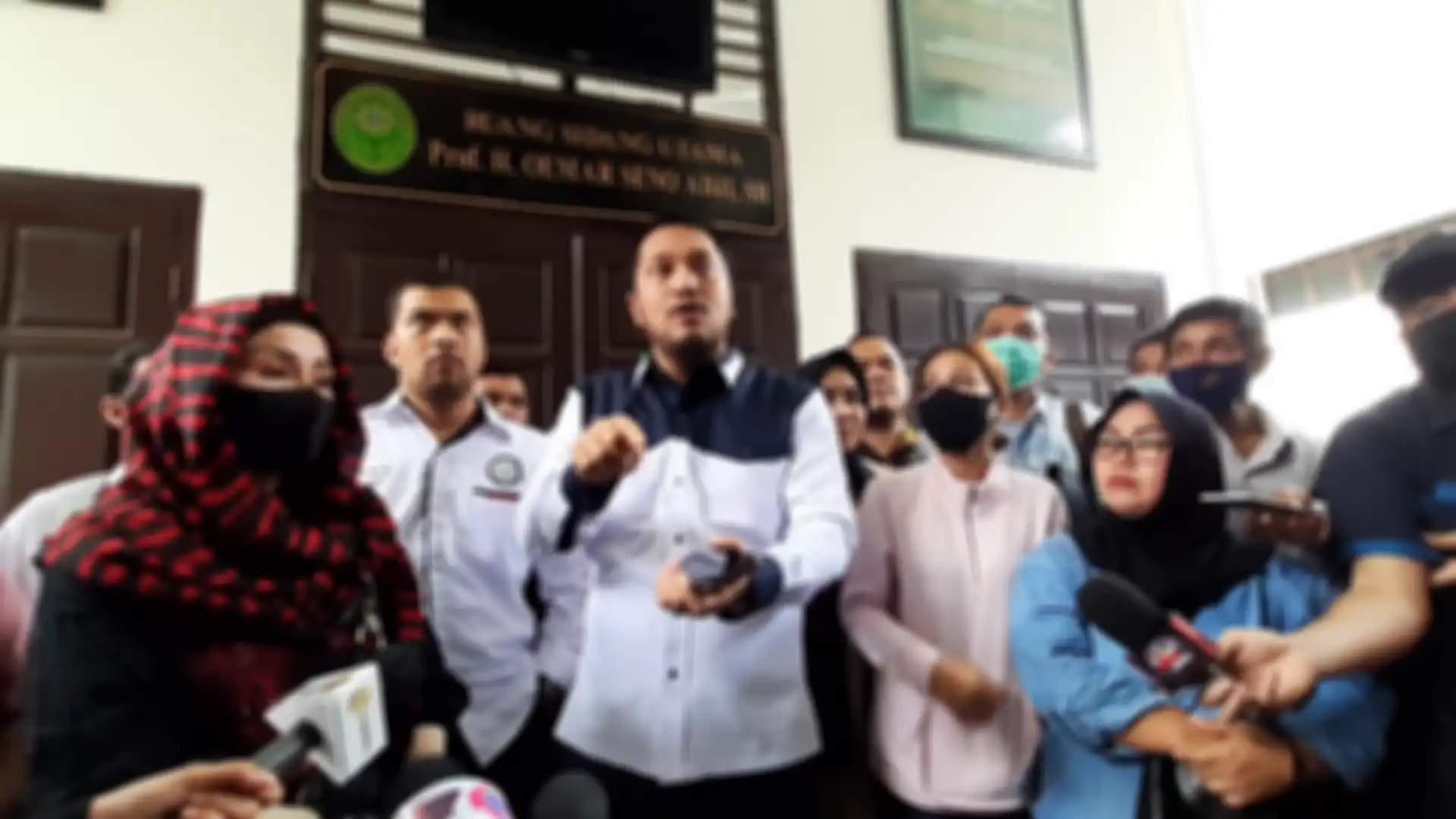 Pihak Vicky Prasetyo usai persidangan saat ditemui Grid.ID di kawasan Pengadilan Negeri Jakarta Selatan, Rabu (9/9/2020).