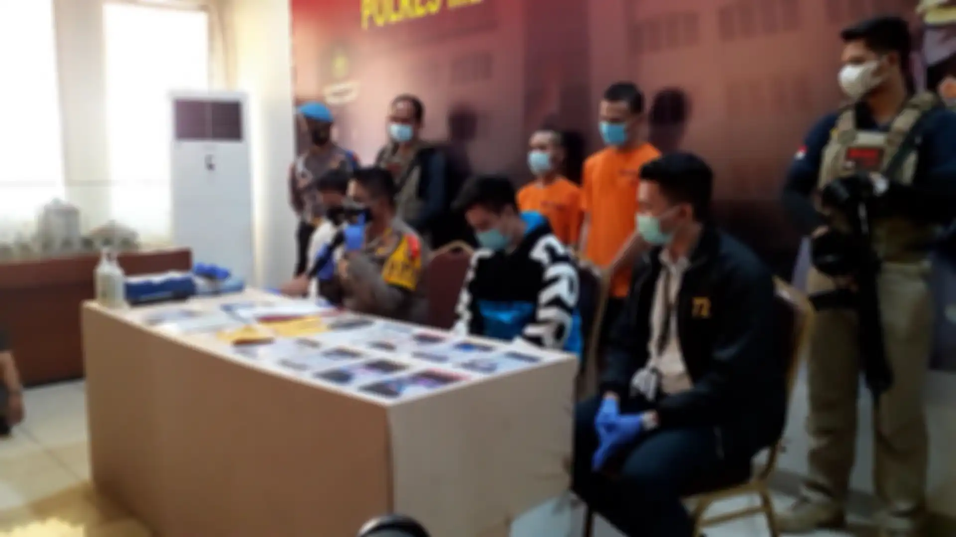 Baim Wong menghadiri proses rilis kasus dugaan penipuan dan penggelapan yang mengatasnamakan dirinya di Polres Metro Jakarta Utara.
