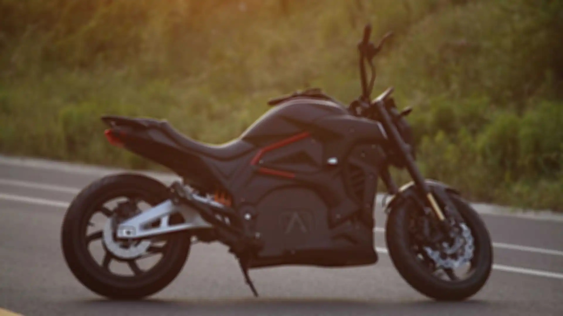 Motor listrik bergaya sport naked Alrendo TS Bravo.