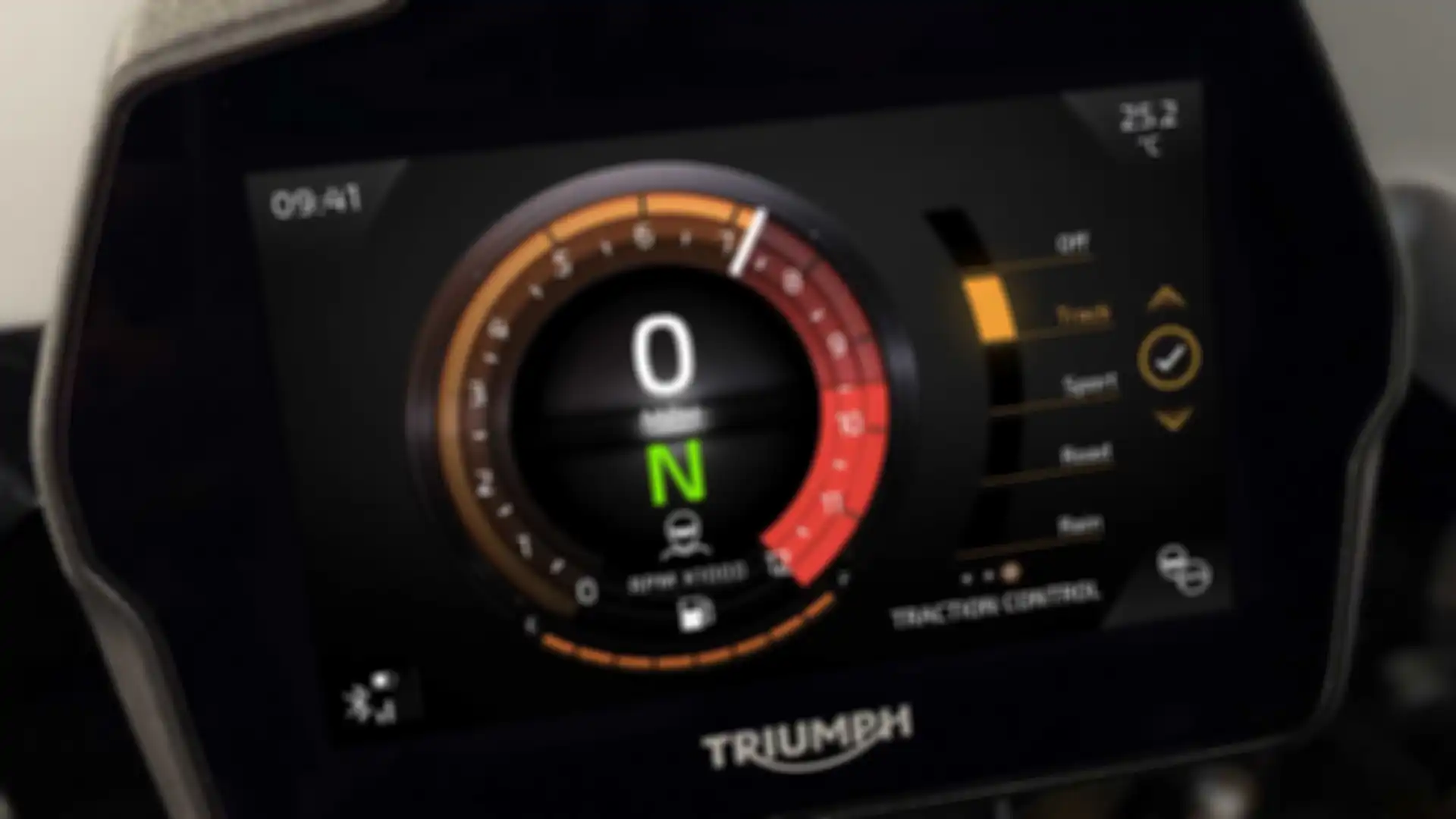 Instrumen digital di Triumph Speed Triple 1200 RS 2021 