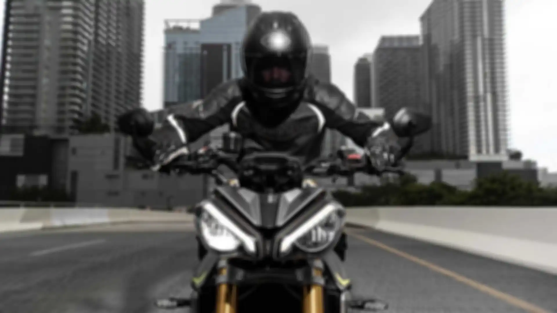 Headlamp Triumph Speed Triple 1200 RS 2021 lebih gahar.
