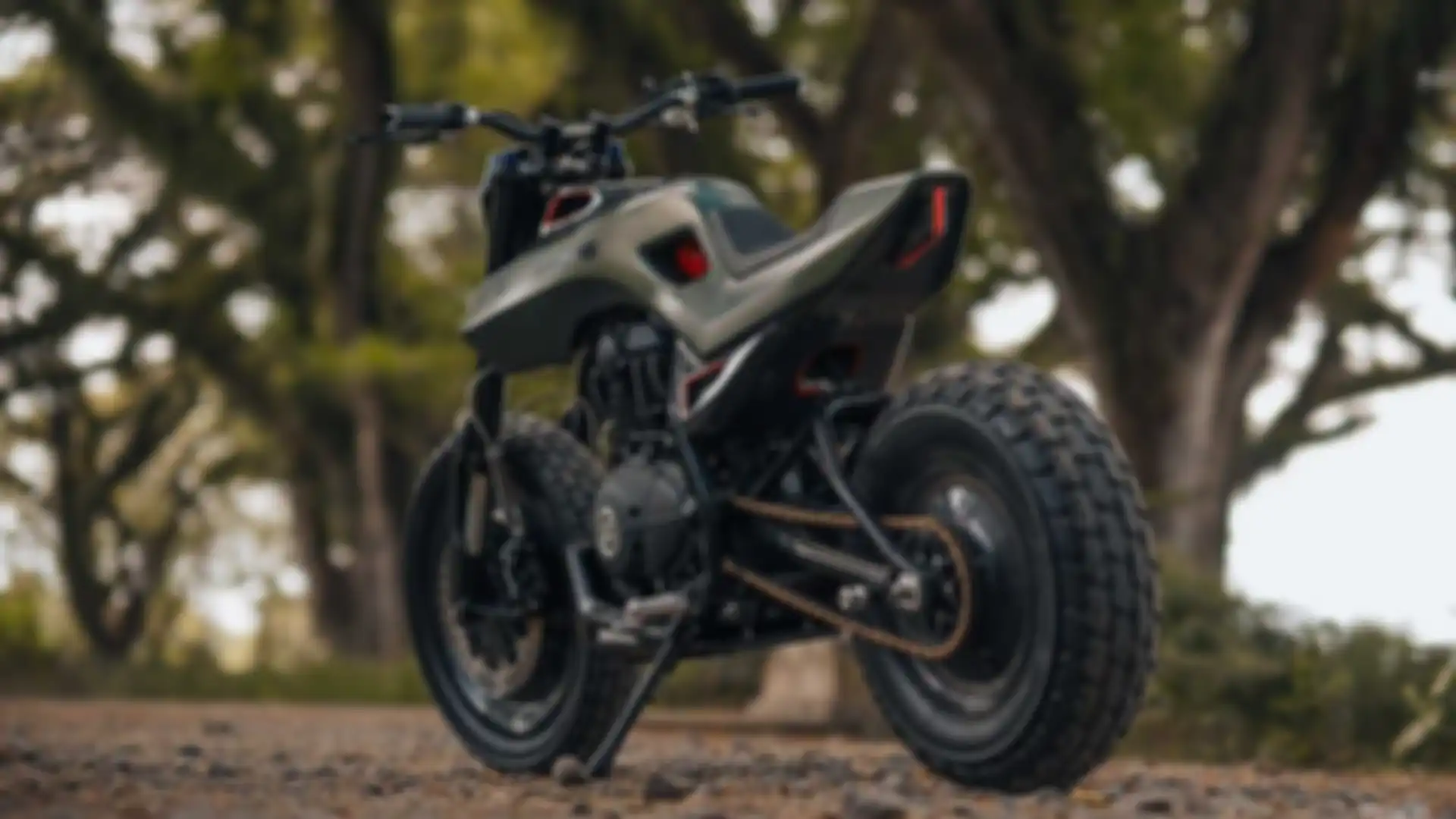 Modifikasi Royal Enfield Himalayan, rombak total jadi flat tracker futuristis!