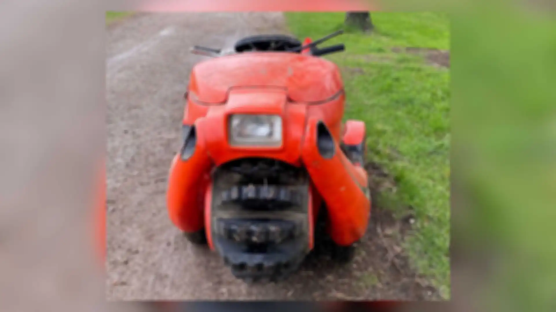 Motor ATV KSM, bisa digeber di darat dan air.