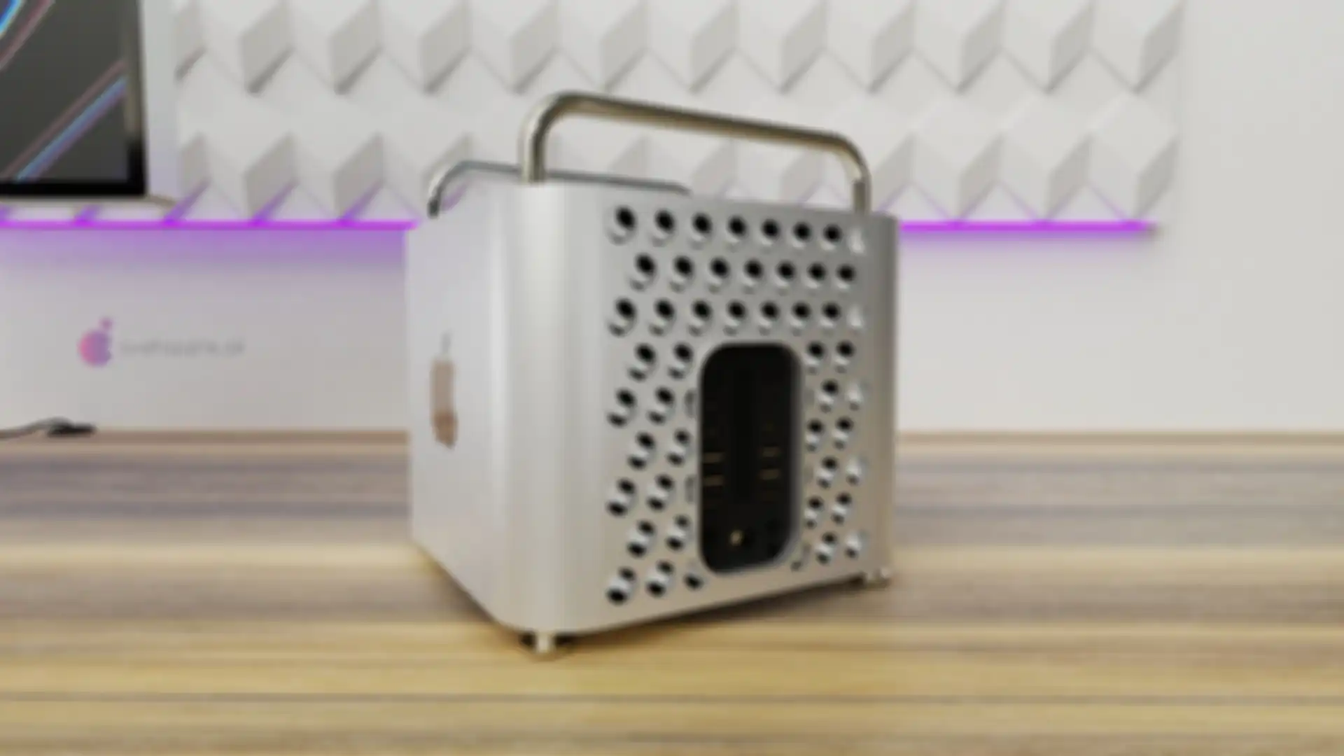 Pegangan metal dan ventilasi mirip parutan keju pada render Mac Pro 2021 karya Robert Hallon