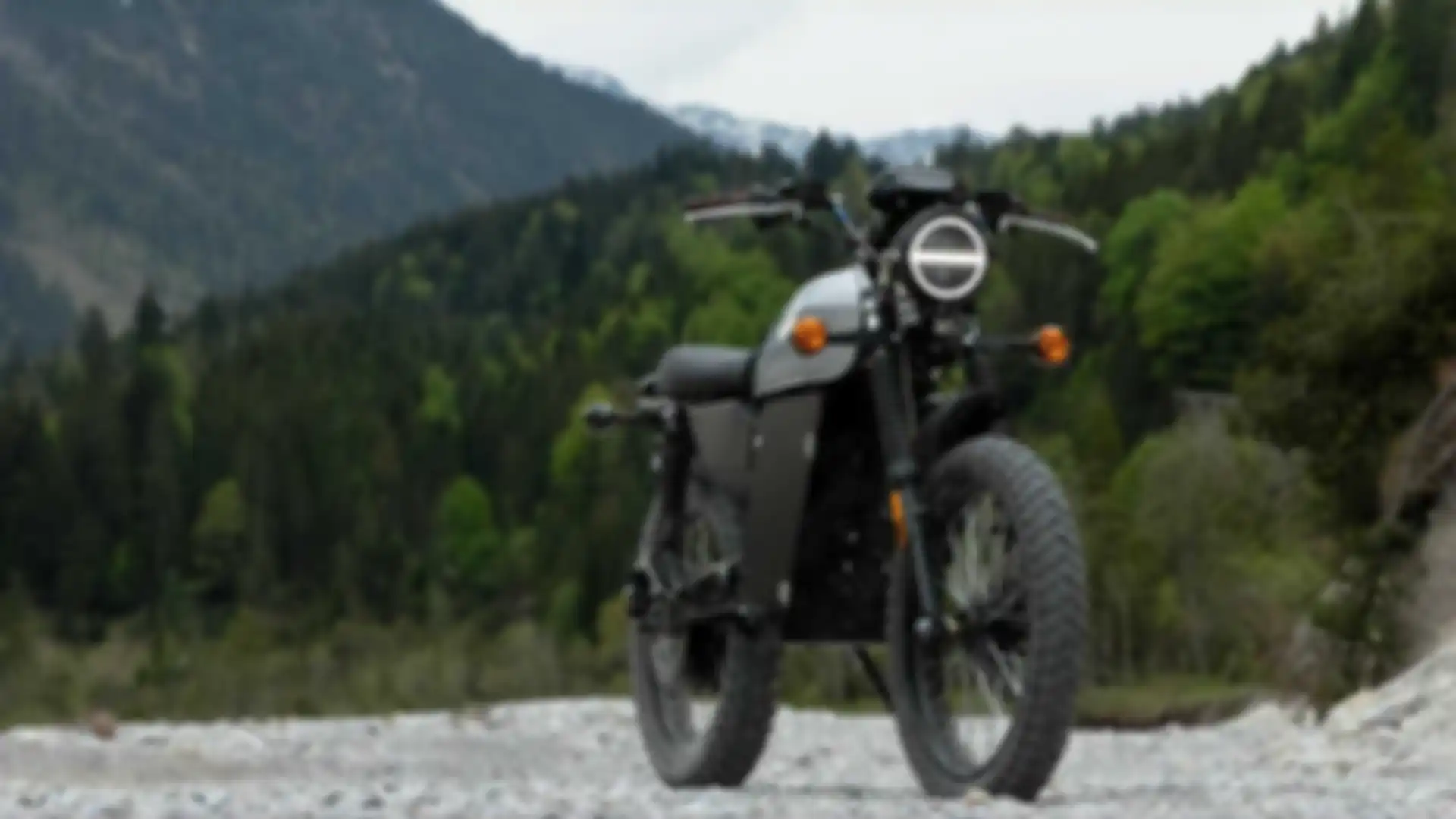 Motor listrik Black Tea Bonfire usung gaya scrambler retro.