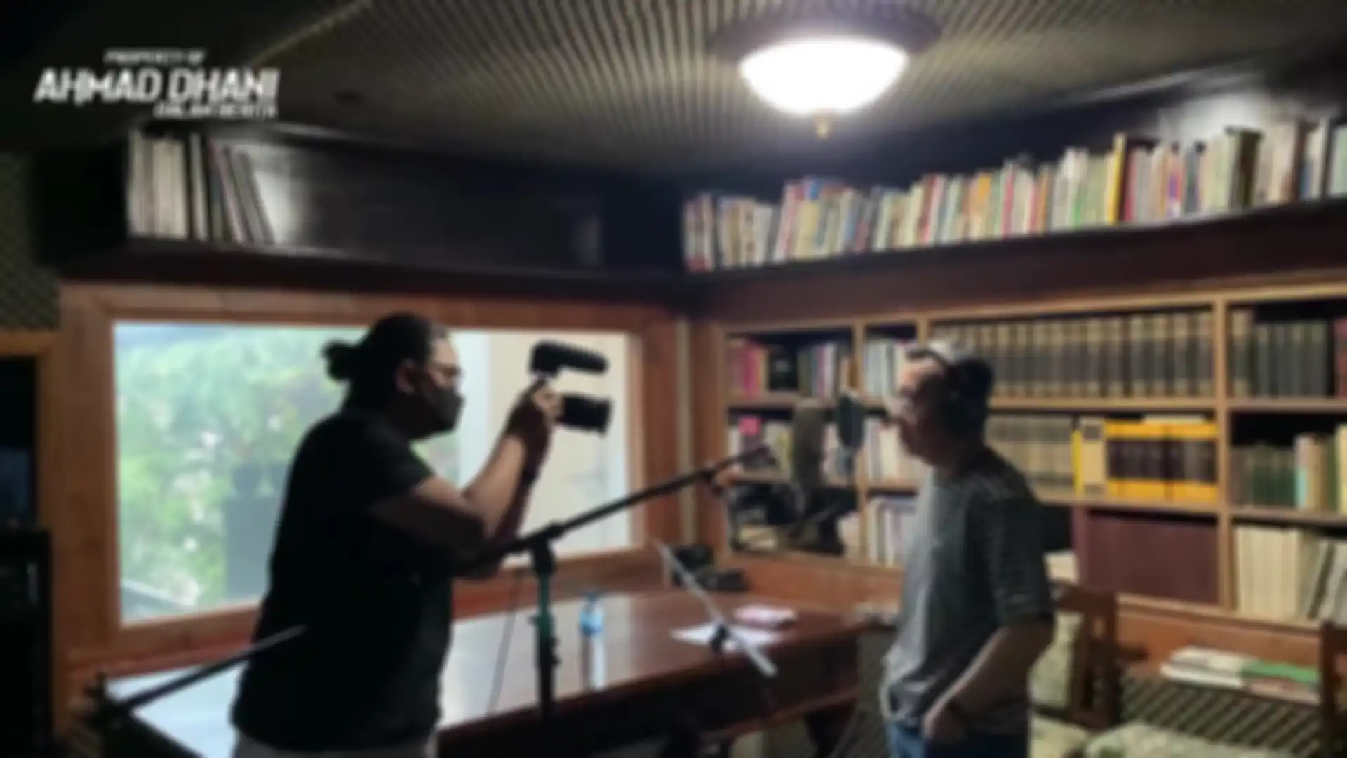 Suasana saat Ari Lasso rekaman di studio Ahmad Dhani.