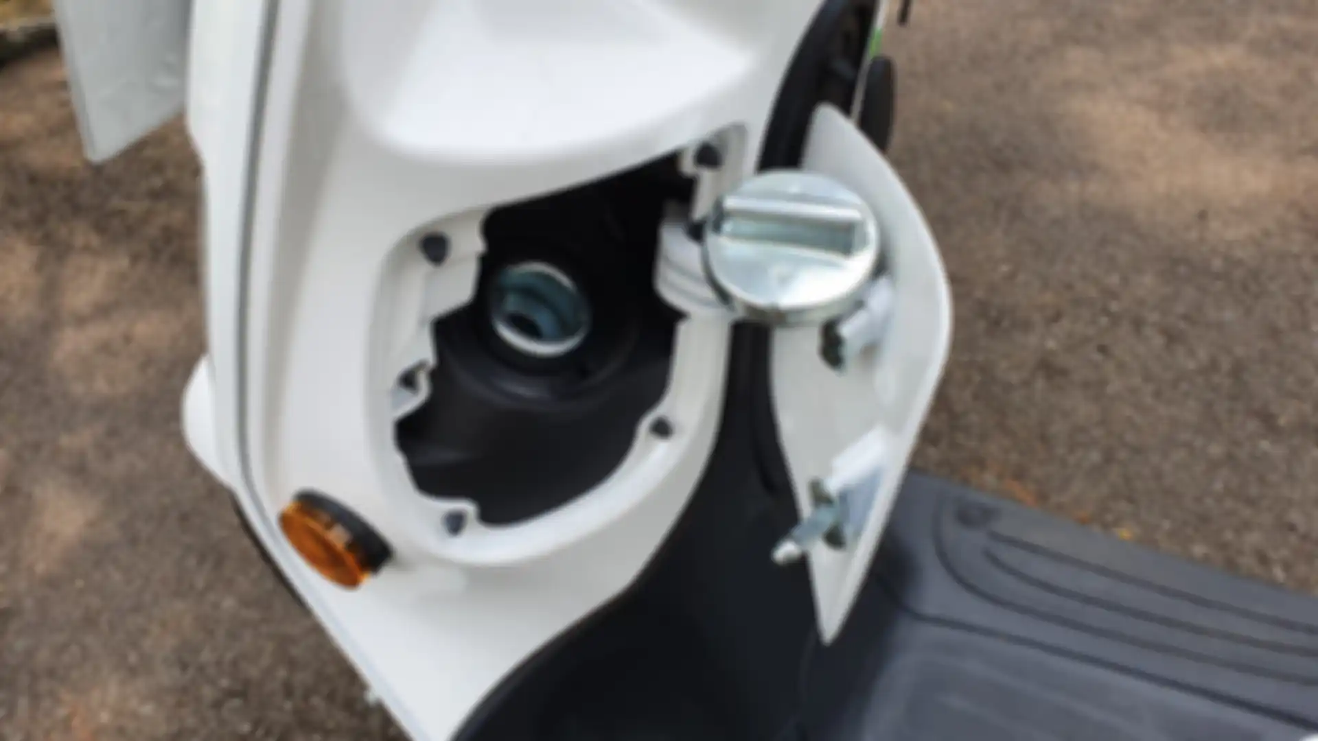 Tutup tangki bensin Kymco Like ABS 150i New Vintage 