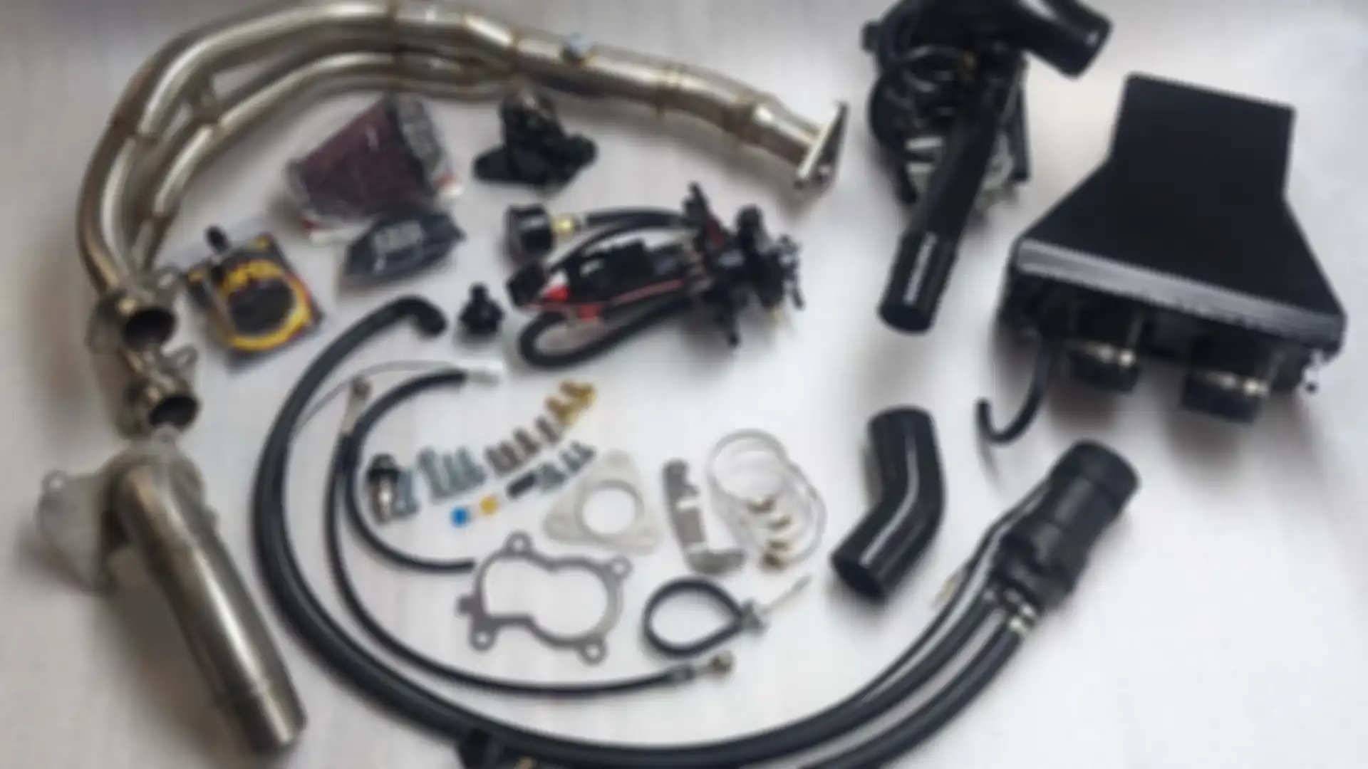 Beberapa komponen yang diperlukan untuk memasang turbo di Yamaha R7.