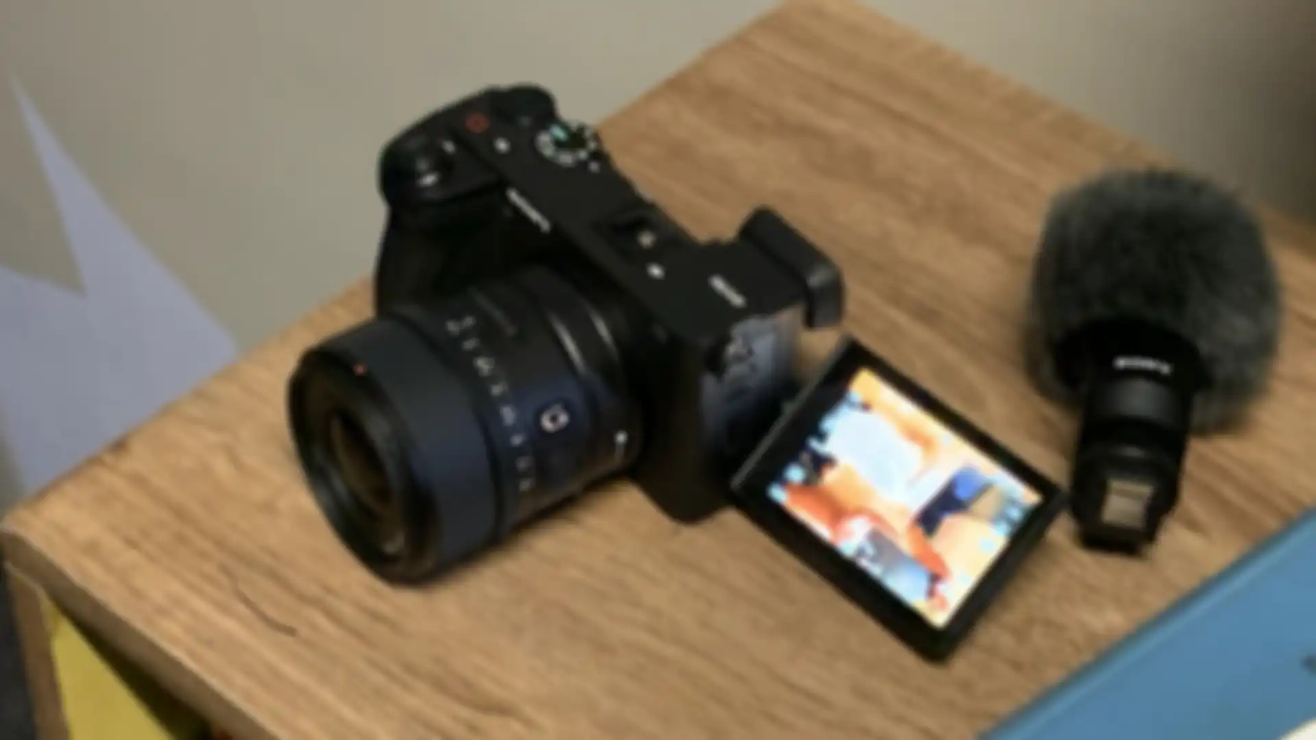 Kamera Sony A6700 dan microphone ECM-M1
