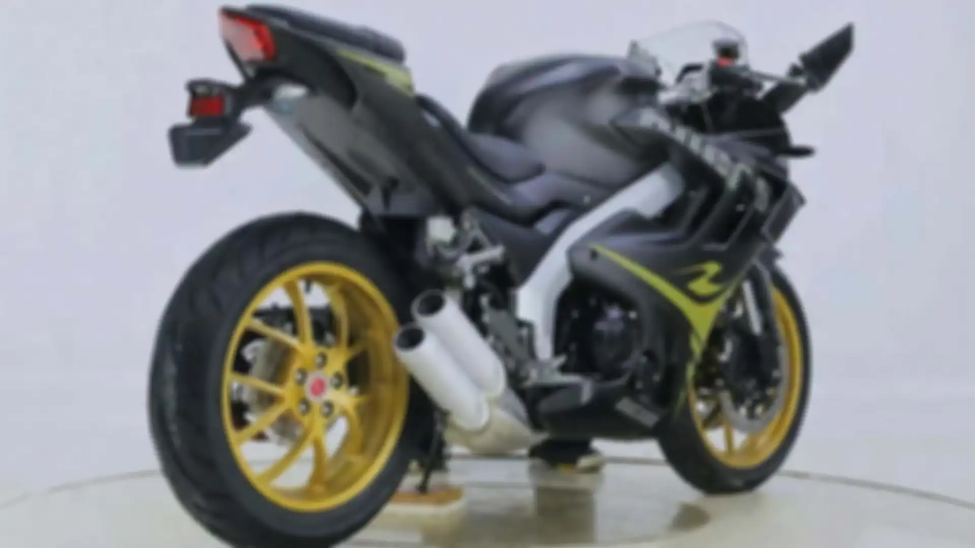 Ducasu 400 jadi motor sport kloningan Ducati Supersport.