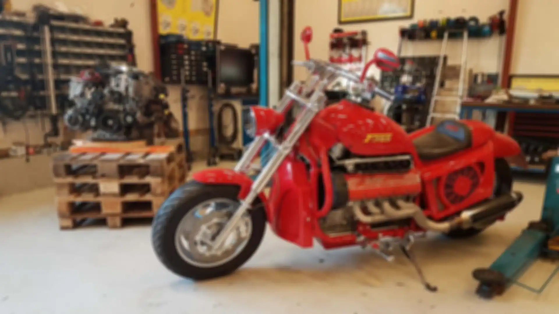 Birger Hansen membangun modifikasi motor ini pakai mesin V8 Ferrari F355.