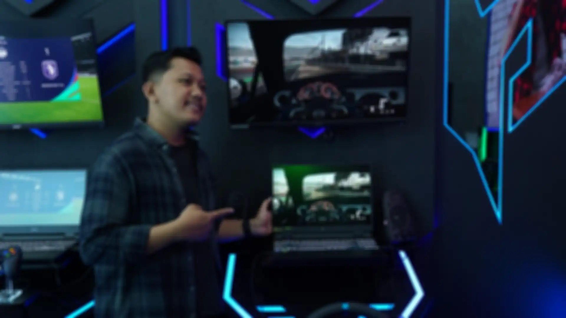 Gaming product experience pengunjung di Acer Exclusive Store Pakuwon Mall