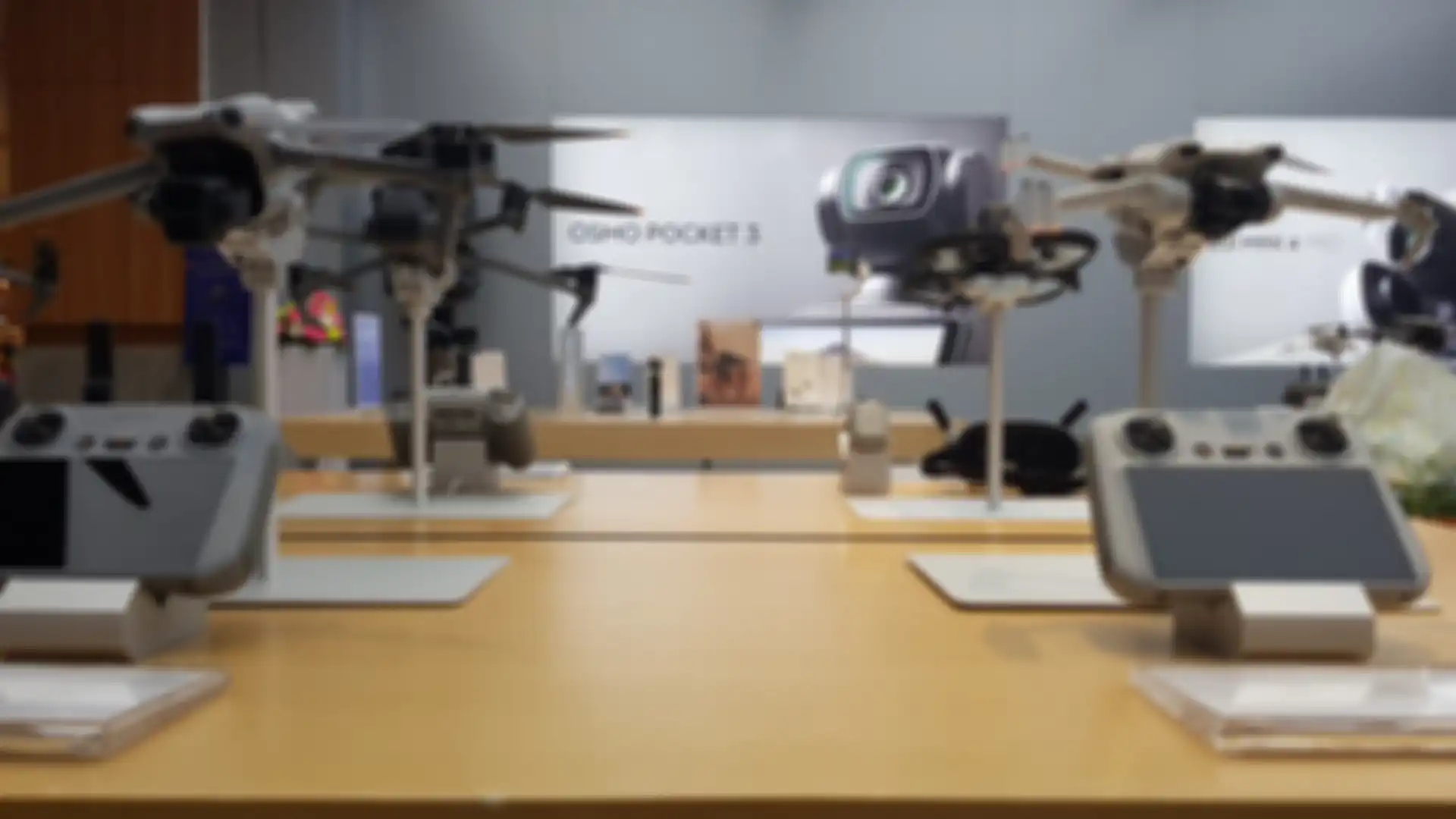 Sejumlah produk yang ditawarkan DJI Experience Store, Makassar