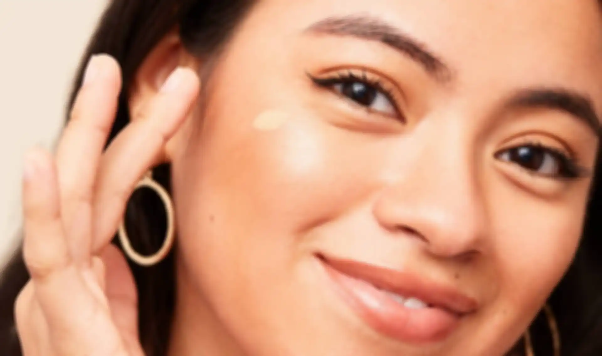 Ilustrasi  pakai skincare