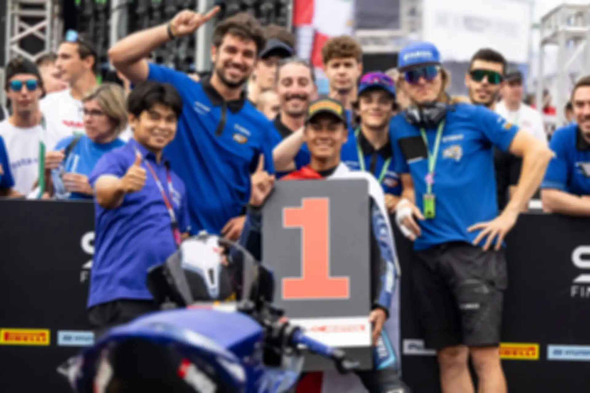 Aldi Satya Mahendra meraih kemenanan pertamanya pada ajang R3 bLU cRU European Cup. Pembalap Indonesia pertama yang menang. 