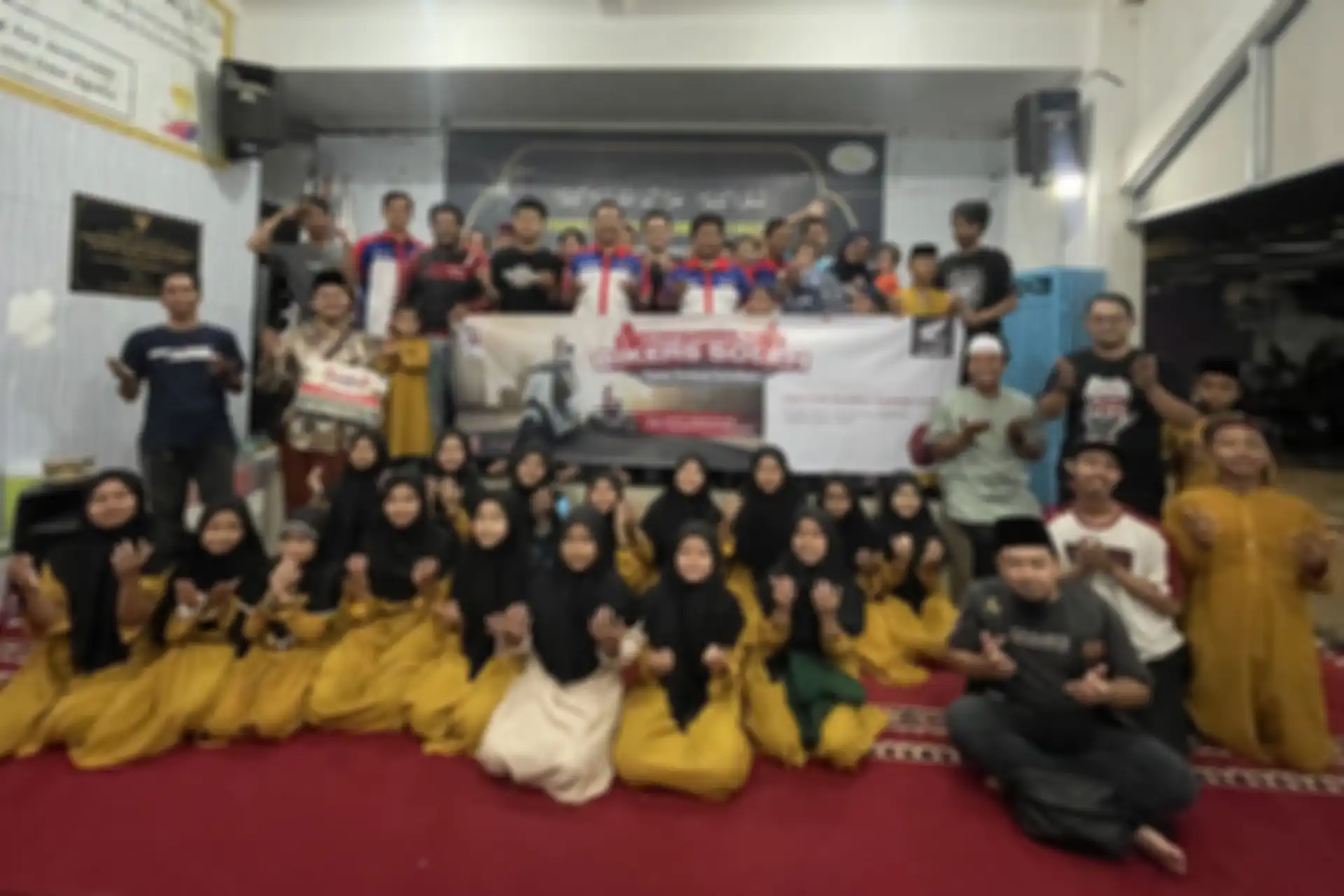 AHJ serahkan donasi dan sembako kepadan anak yatim-piatu di panti asuhan Yayasan Daarul Berkah Rahman. 