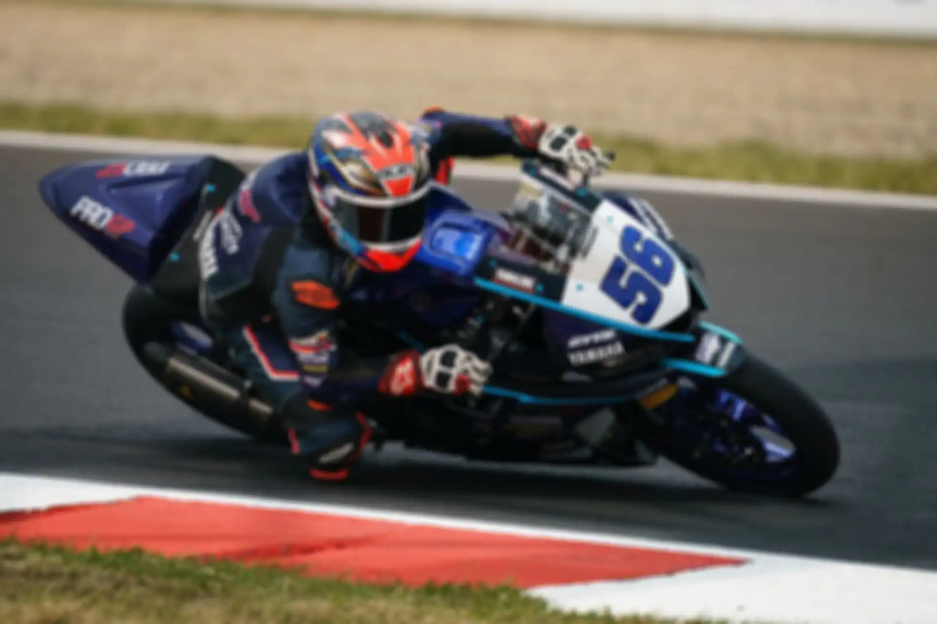 Pembalap Indonesia Galang Hendra Pratama di kejuaraan WorldSSP300. 