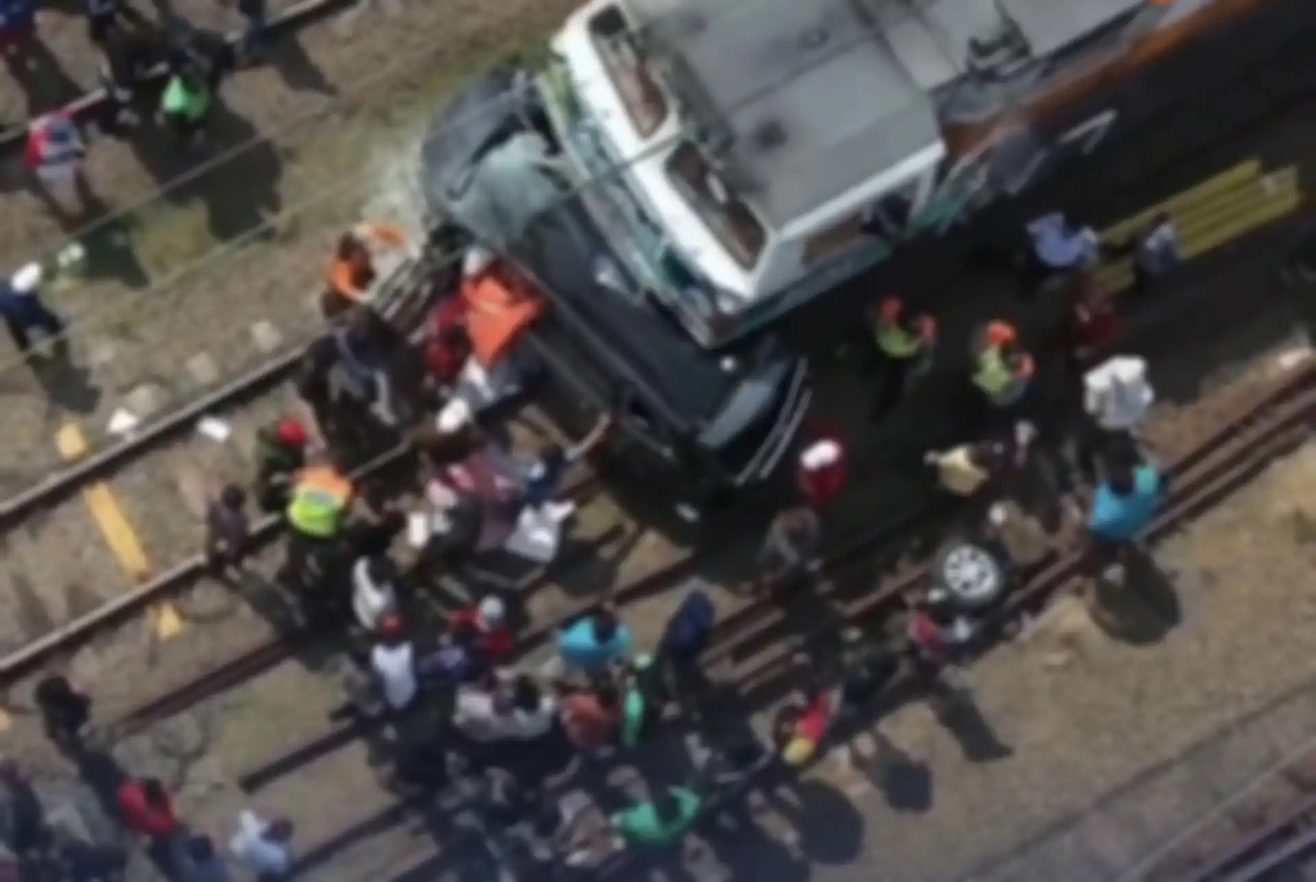 Korban tewas dalam kecelakaan mobil yang terseret kereta di Bekasi ternyata punya jabatan mentereng di PKS.