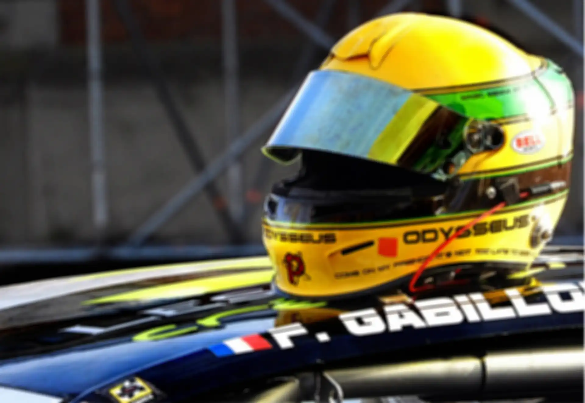 Helm balap mobil nascar