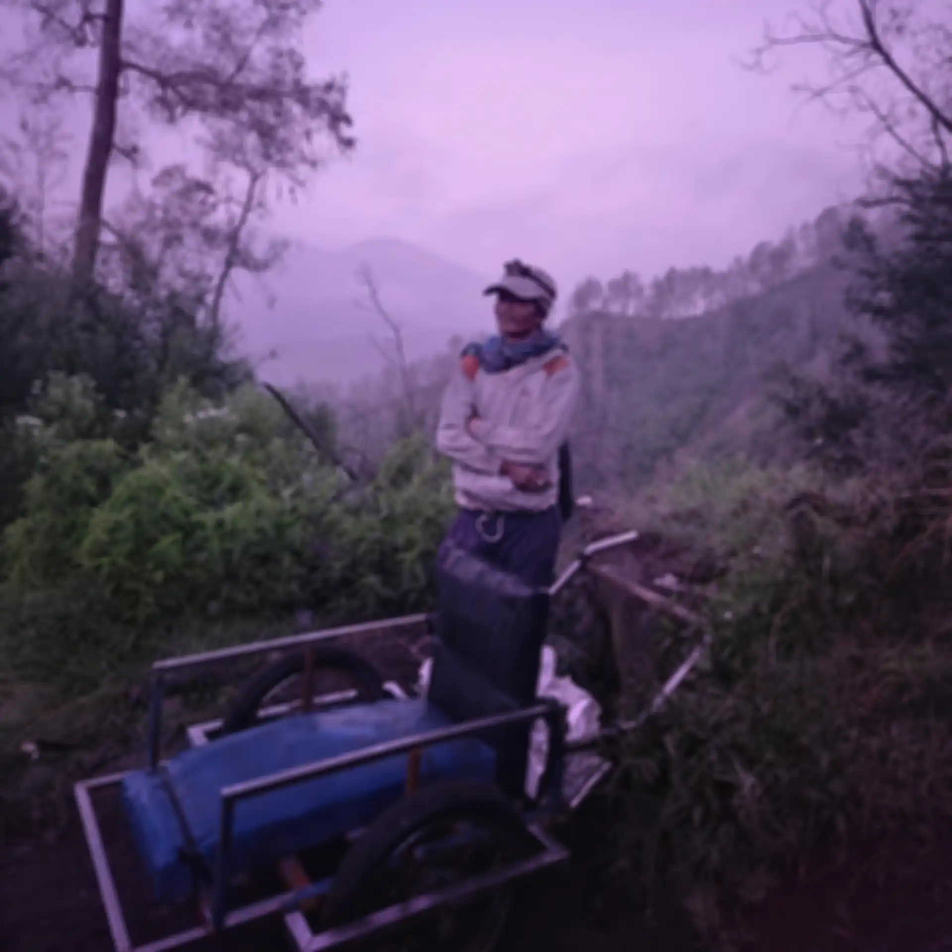 Menggunakan kemampuan Nightography dengn Expert RAW Galaxy S23 Series 5G pukul 5 pagi dalam acara Share the Epic Trip by Samsung Indonesia di Kawah Ijen (14/3/23)
