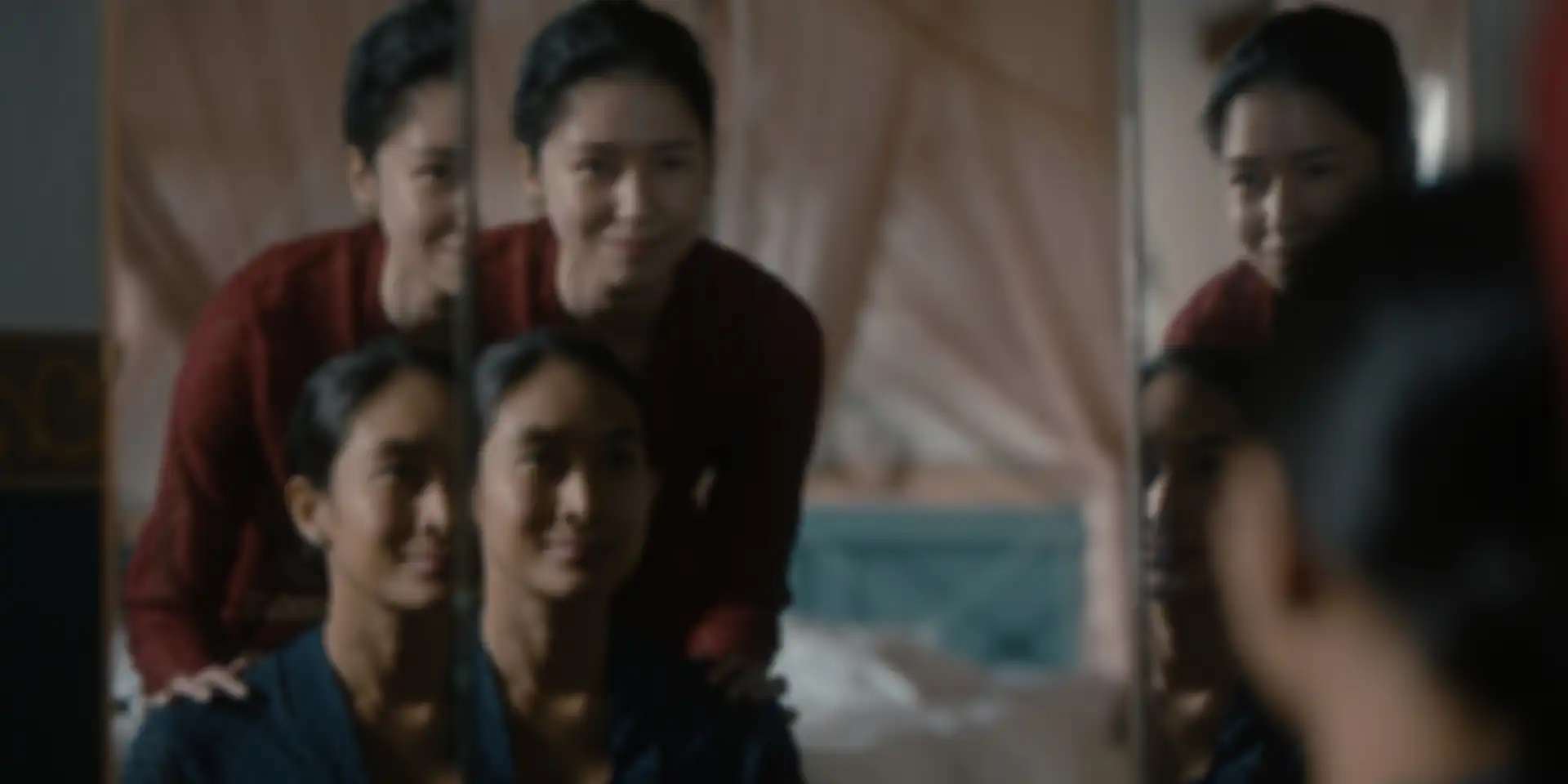 Happy Salma dan Laura Basuki dalam Before, Now and Then (NANA).