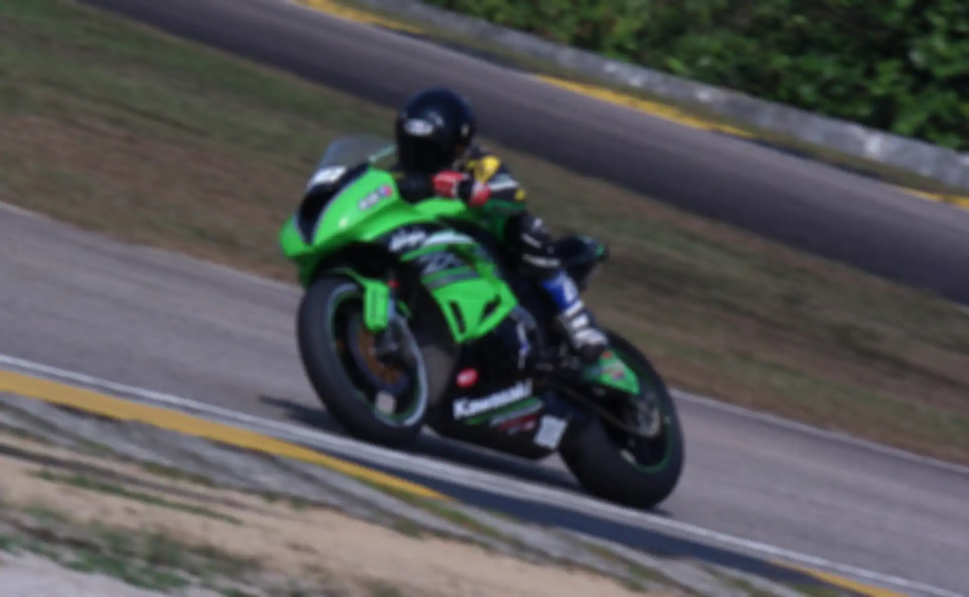 Andy Muhammad Fadly kala berkiprah di SS600 ARRC 2017 dengan Ninja ZX-6R. 