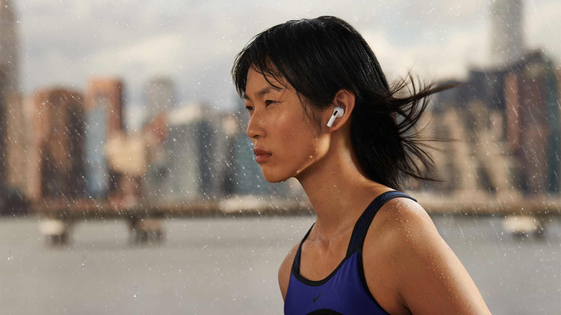 AirPods 3 dilengkapi sertifikasi IPX4 sehingga membuatnya tahan air dan keringat