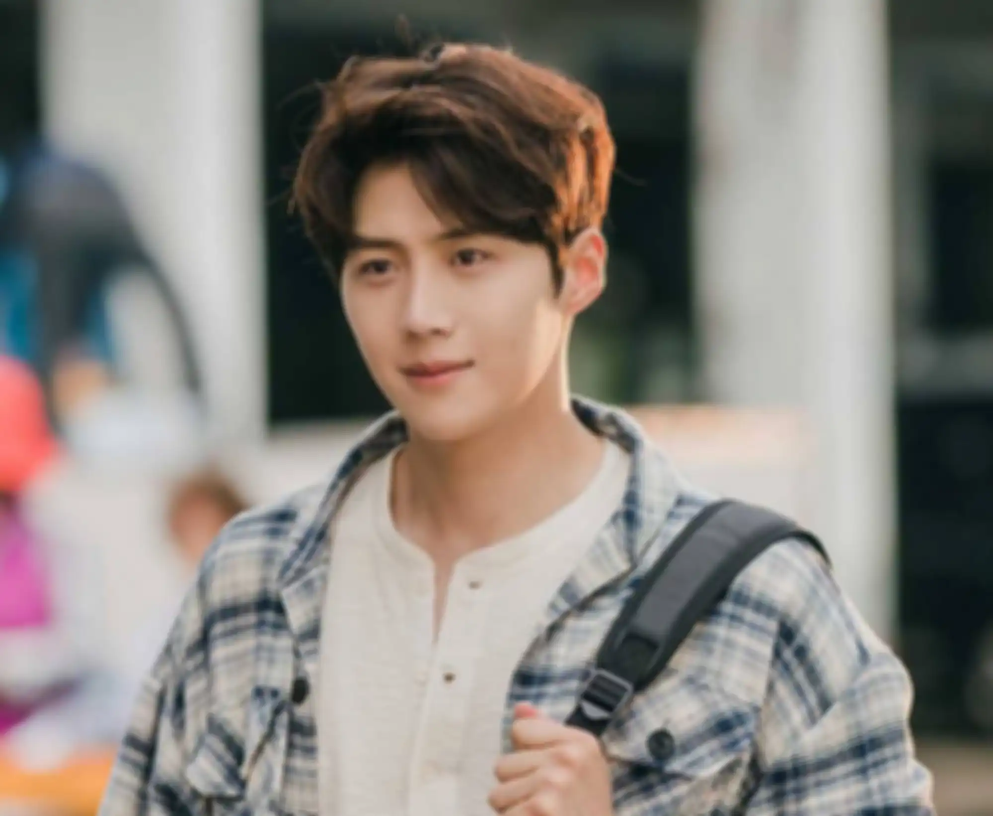 Kim Seon-ho di Hometown Cha-Cha-Cha sebagai Hong Du-shik.