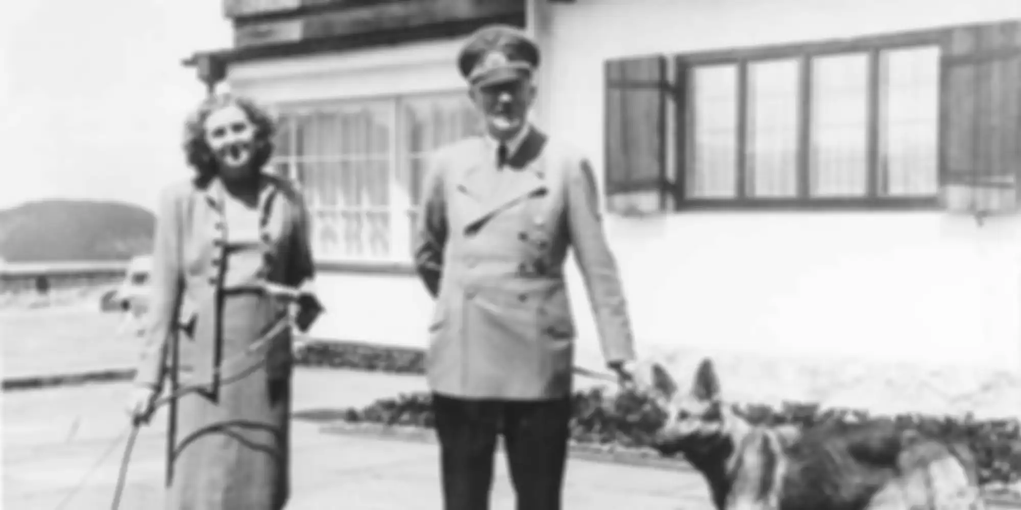 Setelah kematian mereka, mayat Adolf Hitler dan Eva Braun diseret keluar dari bunker dan dibakar.