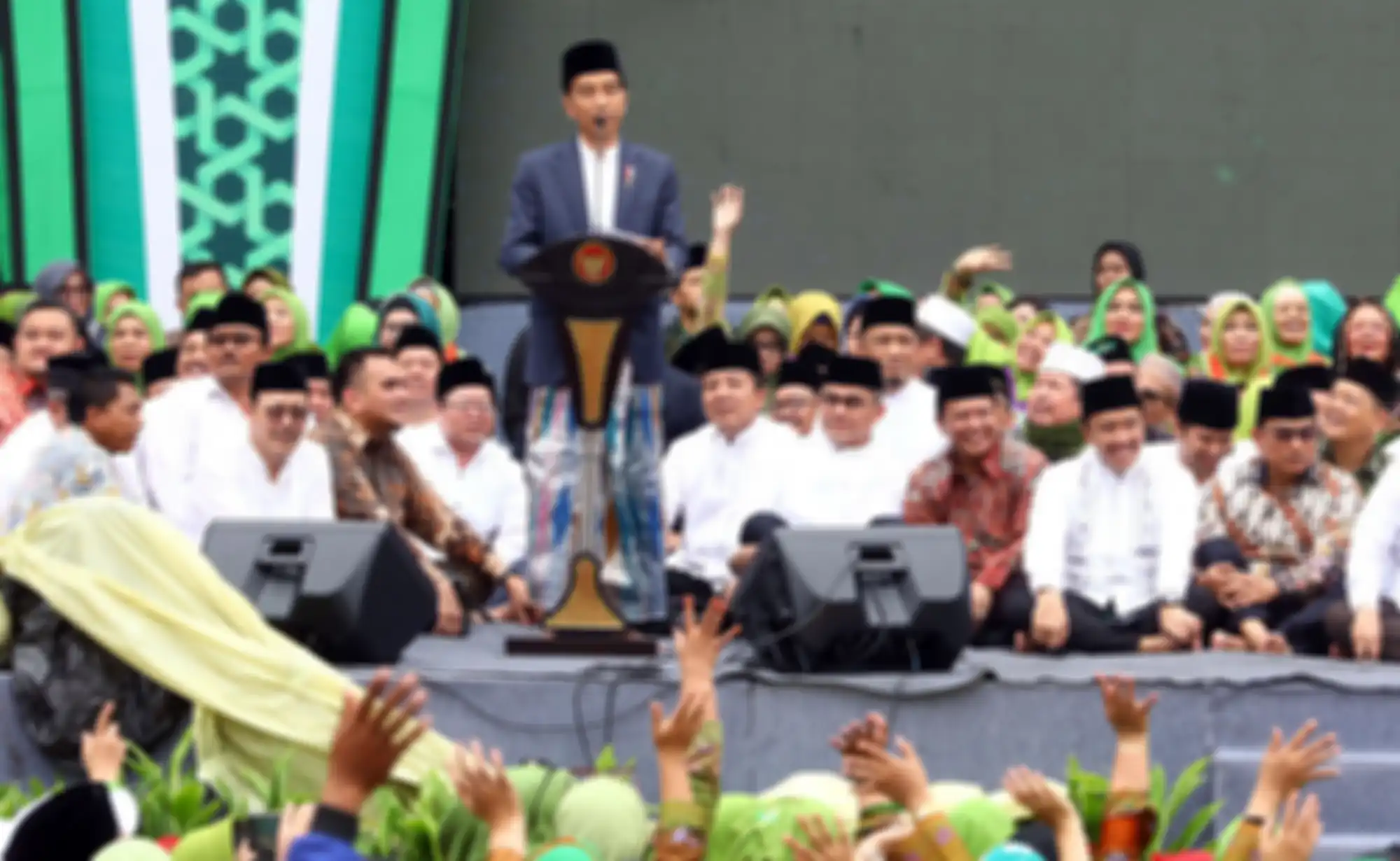 Presiden Joko Widodo memberikan sambutan saat menghadiri Harlah ke 73 Muslimat NU, doa bersama untuk keselamatan bangsa dan maulidurrasul, di Stadion Utama Gelora Bung Karno, Senayan, Jakarta, Minggu (27/1/2019). Acara tersebut mengangkat tema Khidmah Muslimat NU, Jaga Aswaja, Teguhkan Bangsa. TRI