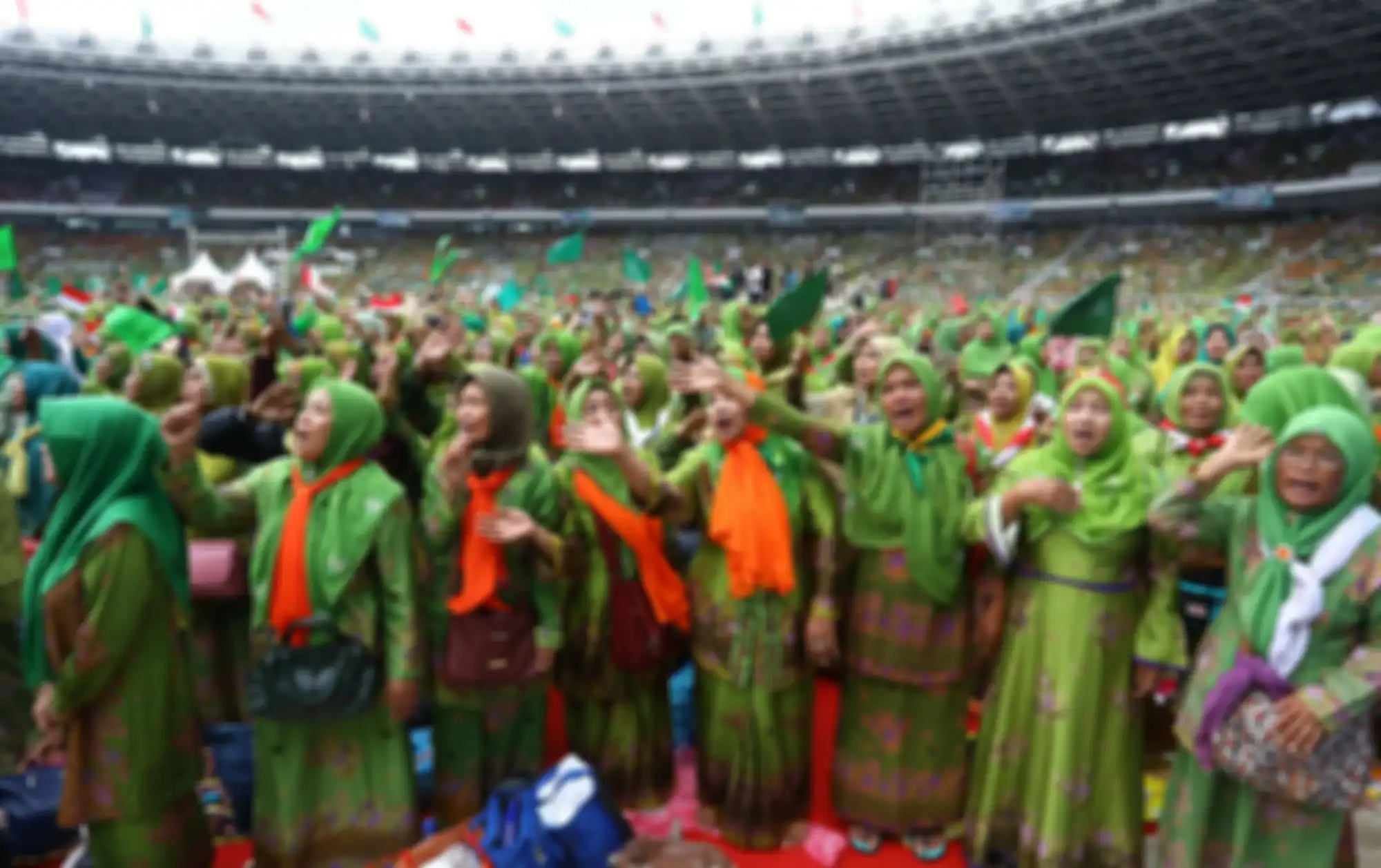 Peserta dari Muslimat NU mengikuti Harlah ke 73 Muslimat NU, doa bersama untuk keselamatan bangsa dan maulidurrasul, di Stadion Utama Gelora Bung Karno, Senayan, Jakarta, Minggu (27/1/2019). Acara tersebut mengangkat tema Khidmah Muslimat NU, Jaga Aswaja, Teguhkan Bangsa. TRIBUNNEWS/IRWAN RISMAWAN