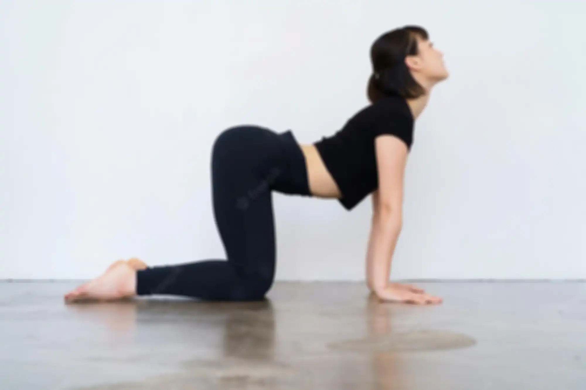 Pose Chakravakasana (Cat cow) untuk meredakan kram menstruasi